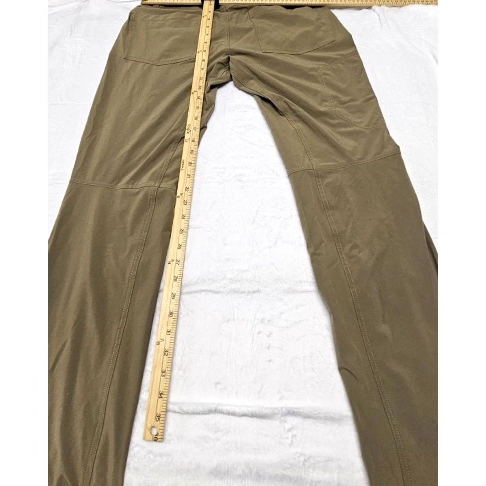 Under Armour Under Armour Men’s Tactical Performance Khaki Pants 32/32 Beige Solid Pants Mens 32/32 XS? Size US 32 / EU 48 - 7 Thumbnail