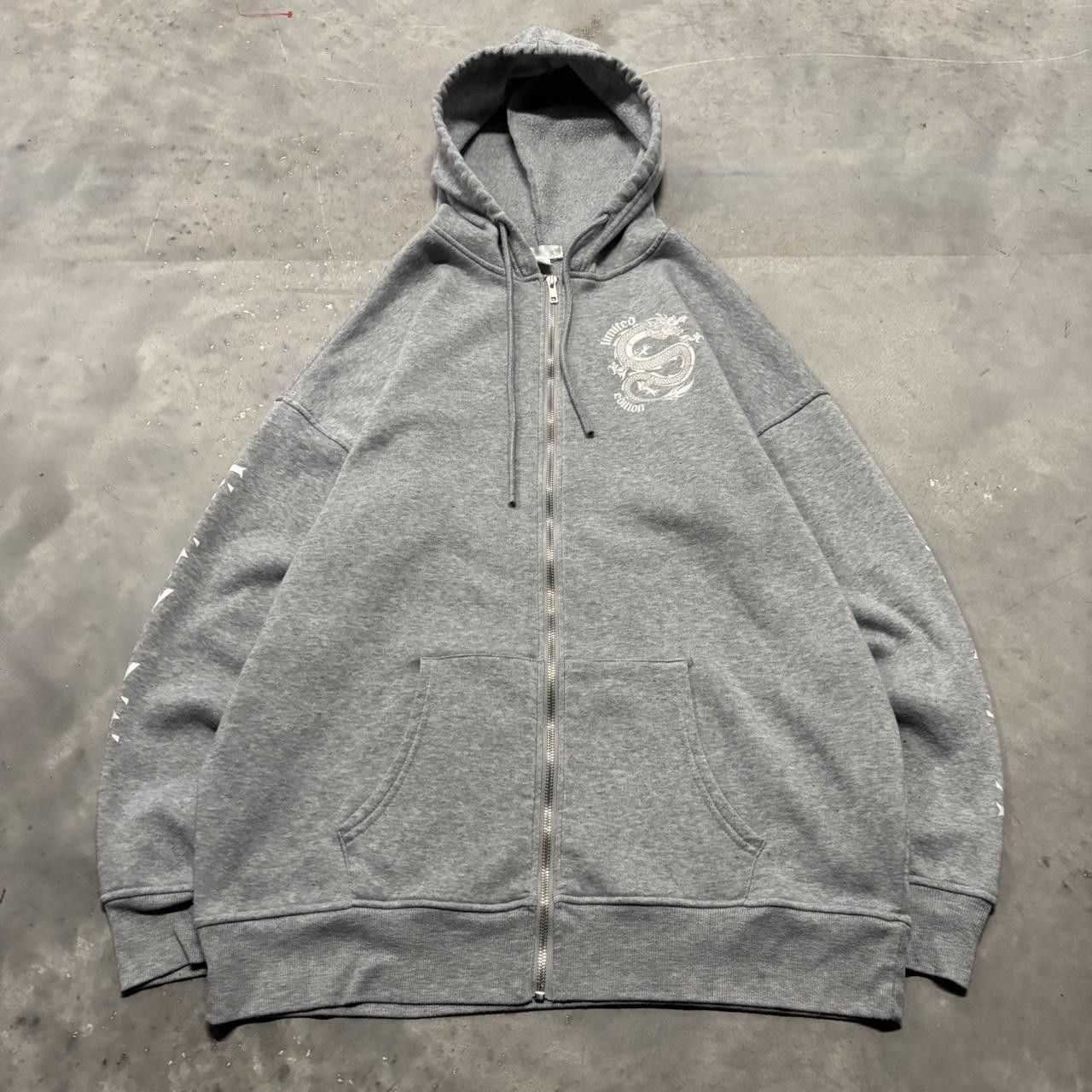 Japanese Brand × Vintage Crazy Vintage Y2K/2000s Grey Dragon Streetwear Skater Style Zip Up Hoodie! Size US L / EU 52-54 / 3 - 1 Thumbnail