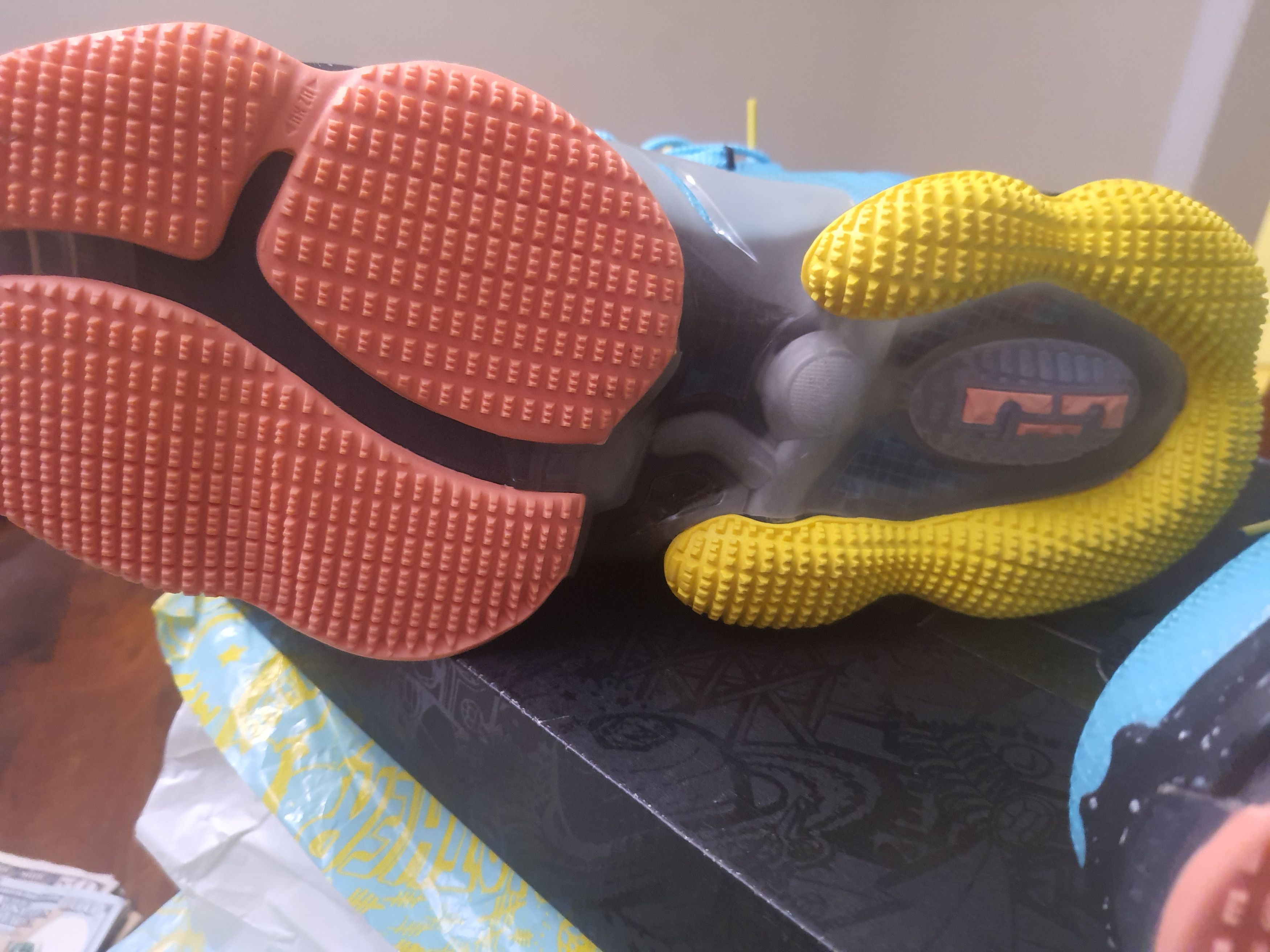 LEBRON XIX