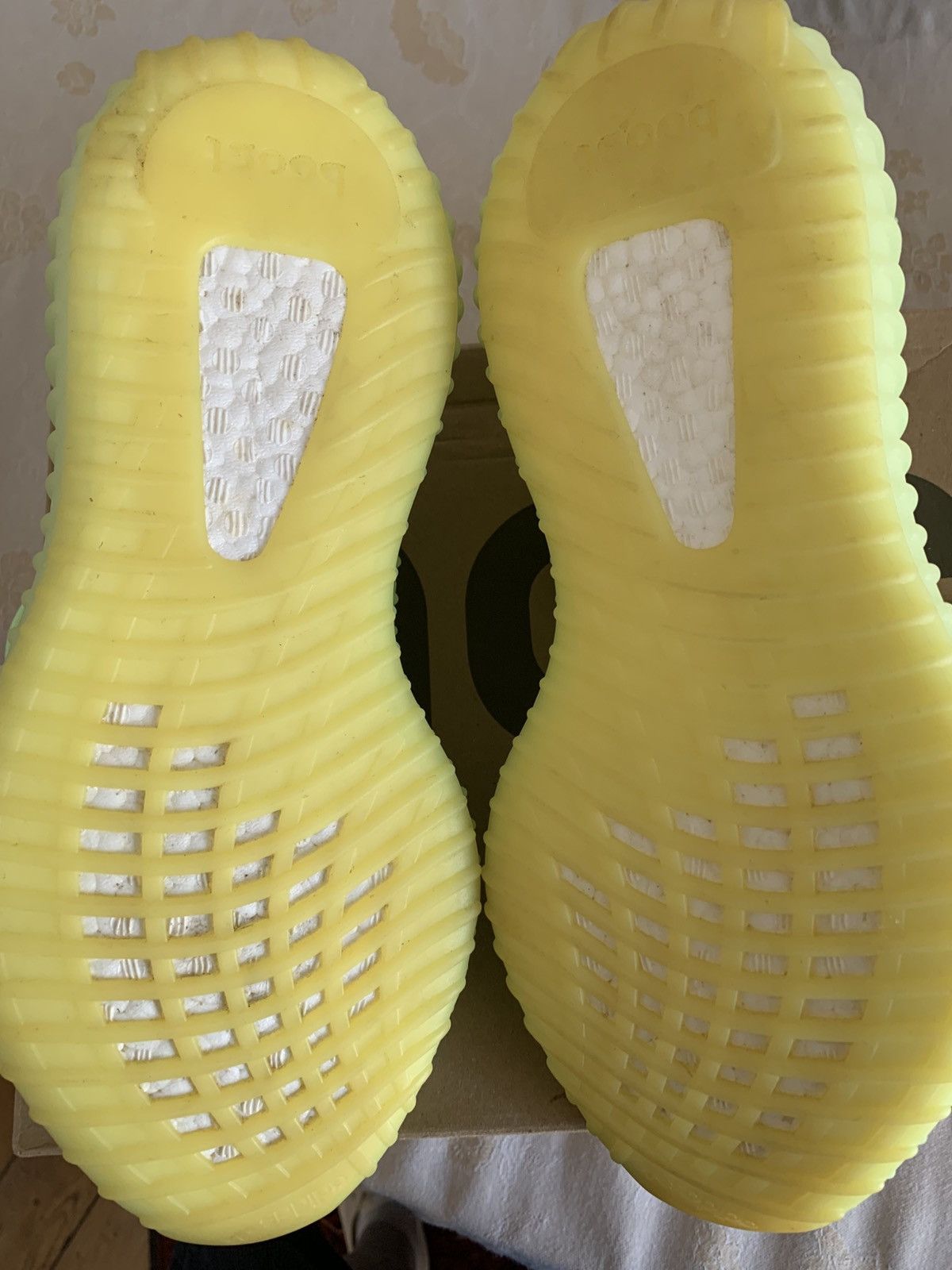 Adidas Adidas Yeezy Boost 350 V2 GID 'Glow' sz. 9 Size US 9 / EU 42 - 4 Thumbnail