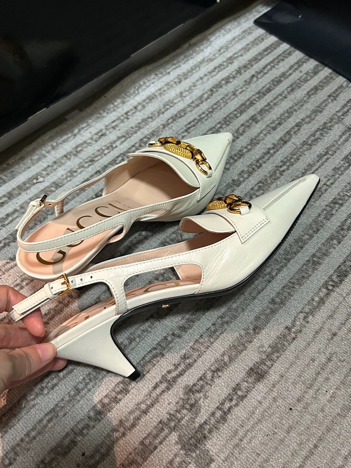Gucci GUCCI pointed toe buckle cone heel white 37 Size US 6.5 / IT 36.5 - 2 Thumbnail