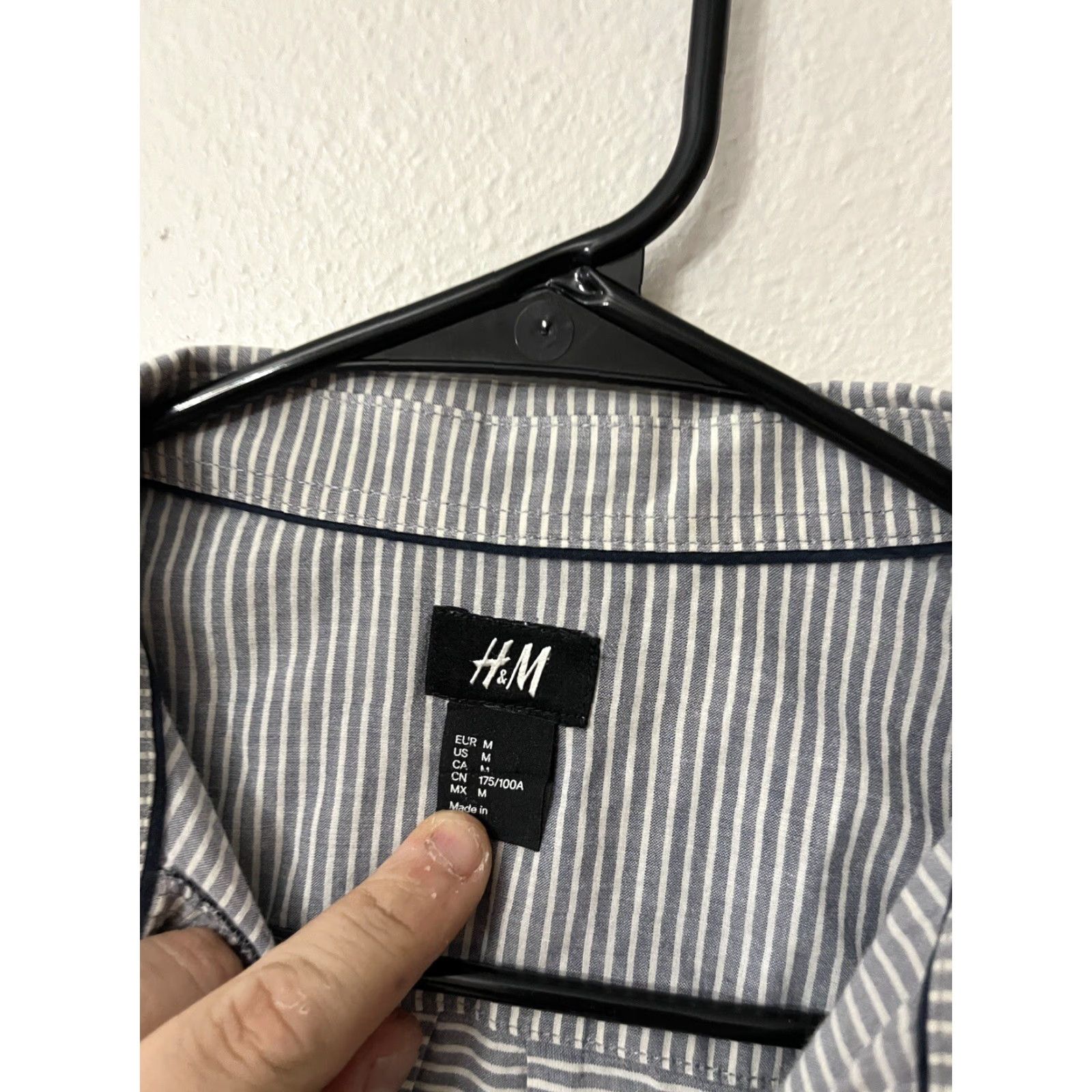H&M H&M Shirt Adult Medium Blue And White Striped Short Sleeve Button-Up Mens Size US 31 - 2 Thumbnail