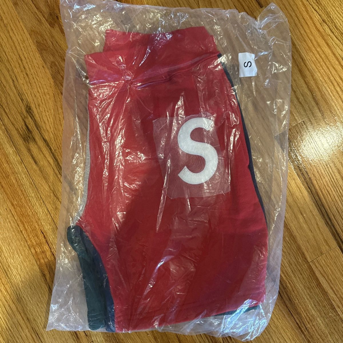 Supreme BRAND NEW Supreme s logo color blocked sweatshort red fw18 Size US 30 / EU 46 - 1 Thumbnail