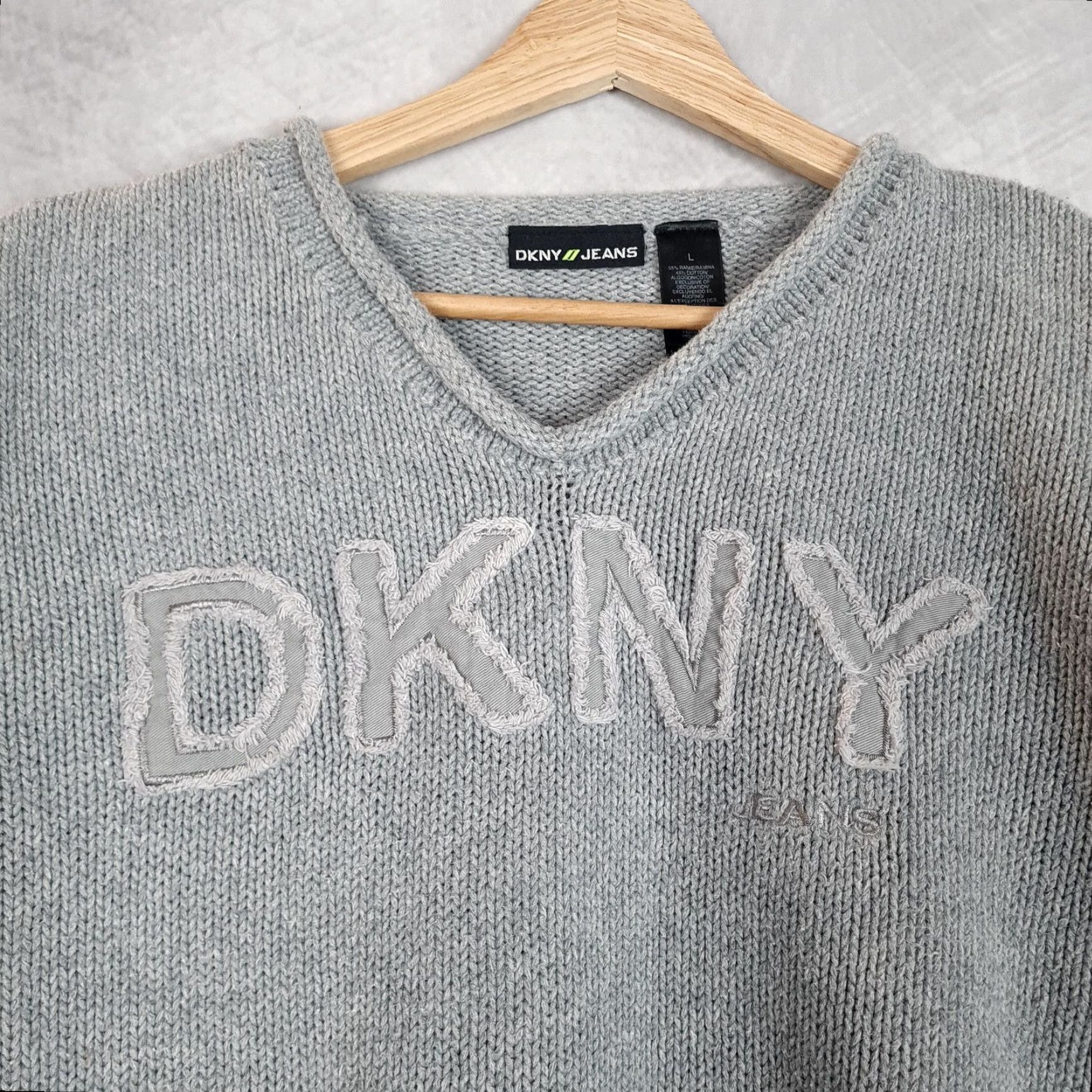 DKNY VINTAGE DKNY Sweater Womens Large Gray Logo V-Neck Knit Pullover Relaxed 90s Mens Womens Size L / US 10 / IT 46 - 2 Thumbnail
