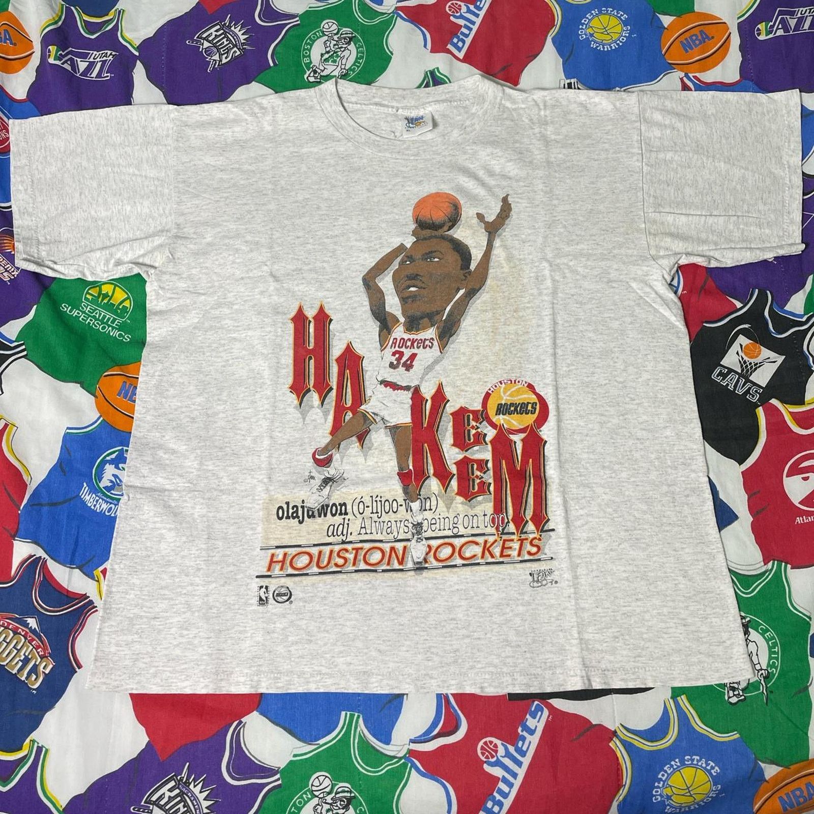 NBA VTG 90s Hakeem Olajuwon Houston Rockets Men's X-Large Tee Size US XL / EU 56 / 4 - 1 Thumbnail