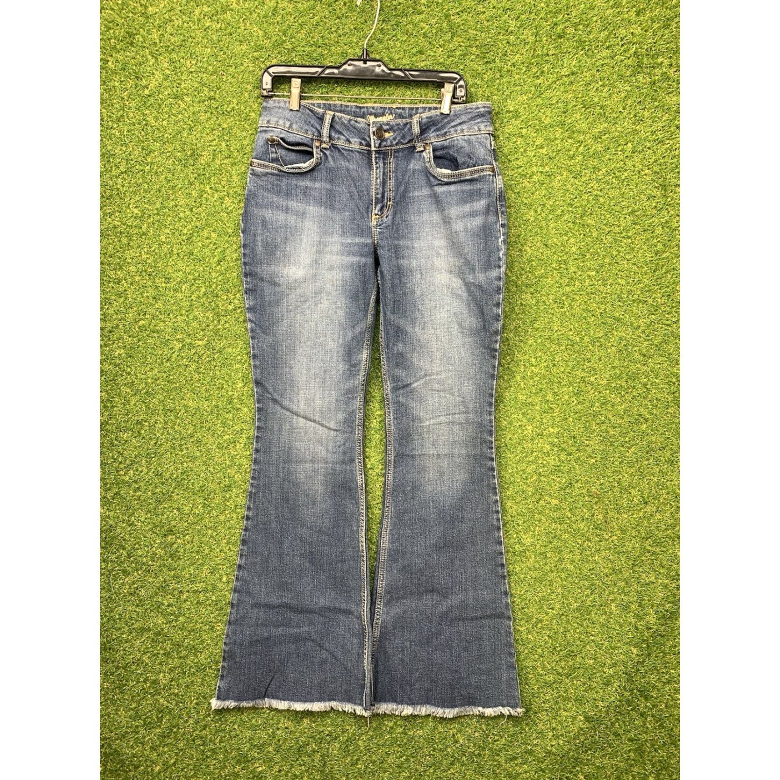 Wrangler VINTAGE Wrangler Flare Leg Denim Jeans Womens 9/10 28x33 Raw Hem Western Cowboy Mae Wrangler Retro Regular Denim Blue 5-Pocket Mens? Size 32" / US 10 / IT 46 - 2 Thumbnail