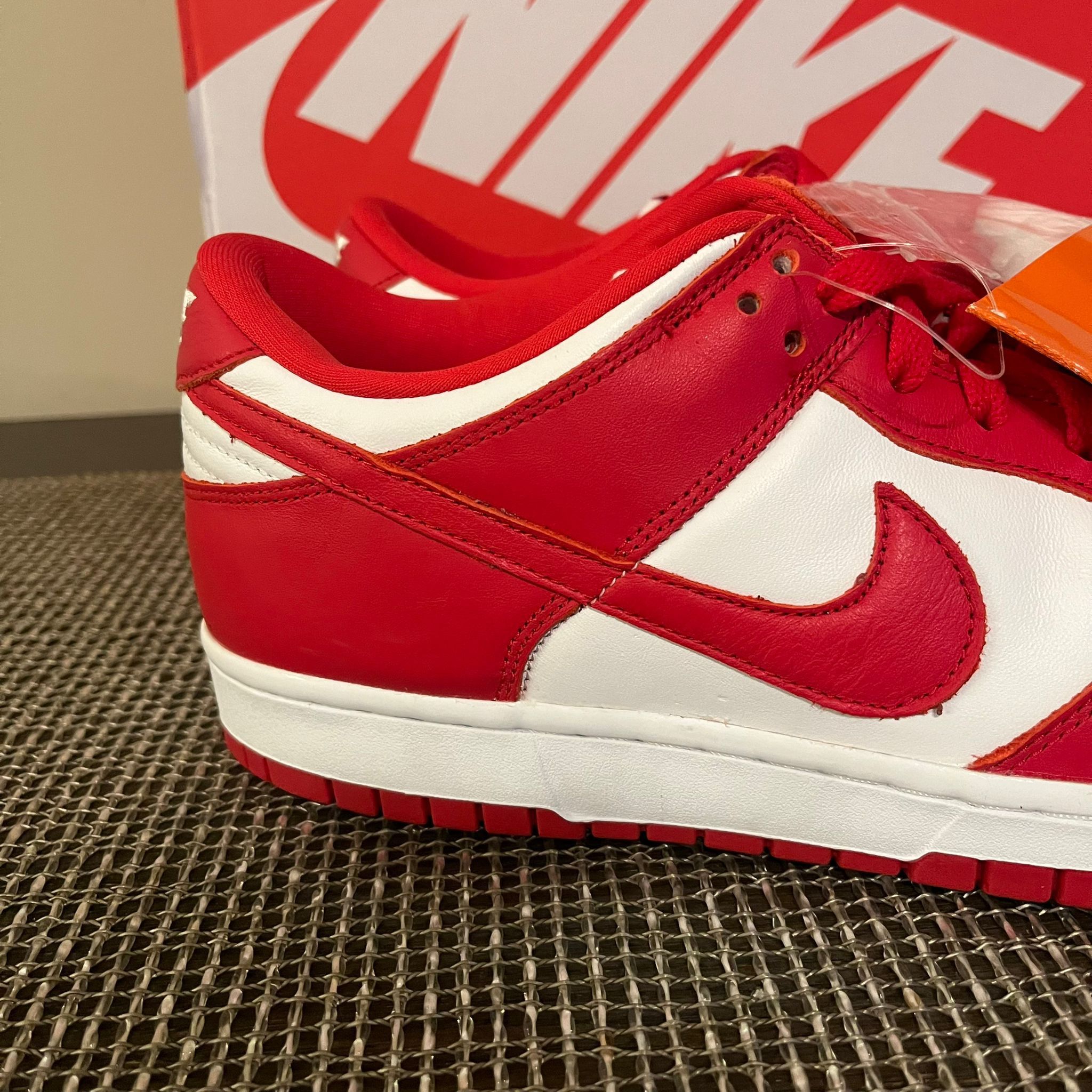 Nike Dunk Low SP in White / University Red Size US 10.5 / EU 43-44 - 3 Thumbnail
