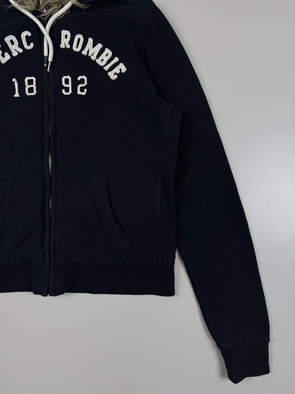 Abercrombie & Fitch Vintage Y2K Abercrombie&Fitch Women’s Fur Hood Zip Hoodie Size L / US 10 / IT 46 - 5 Thumbnail