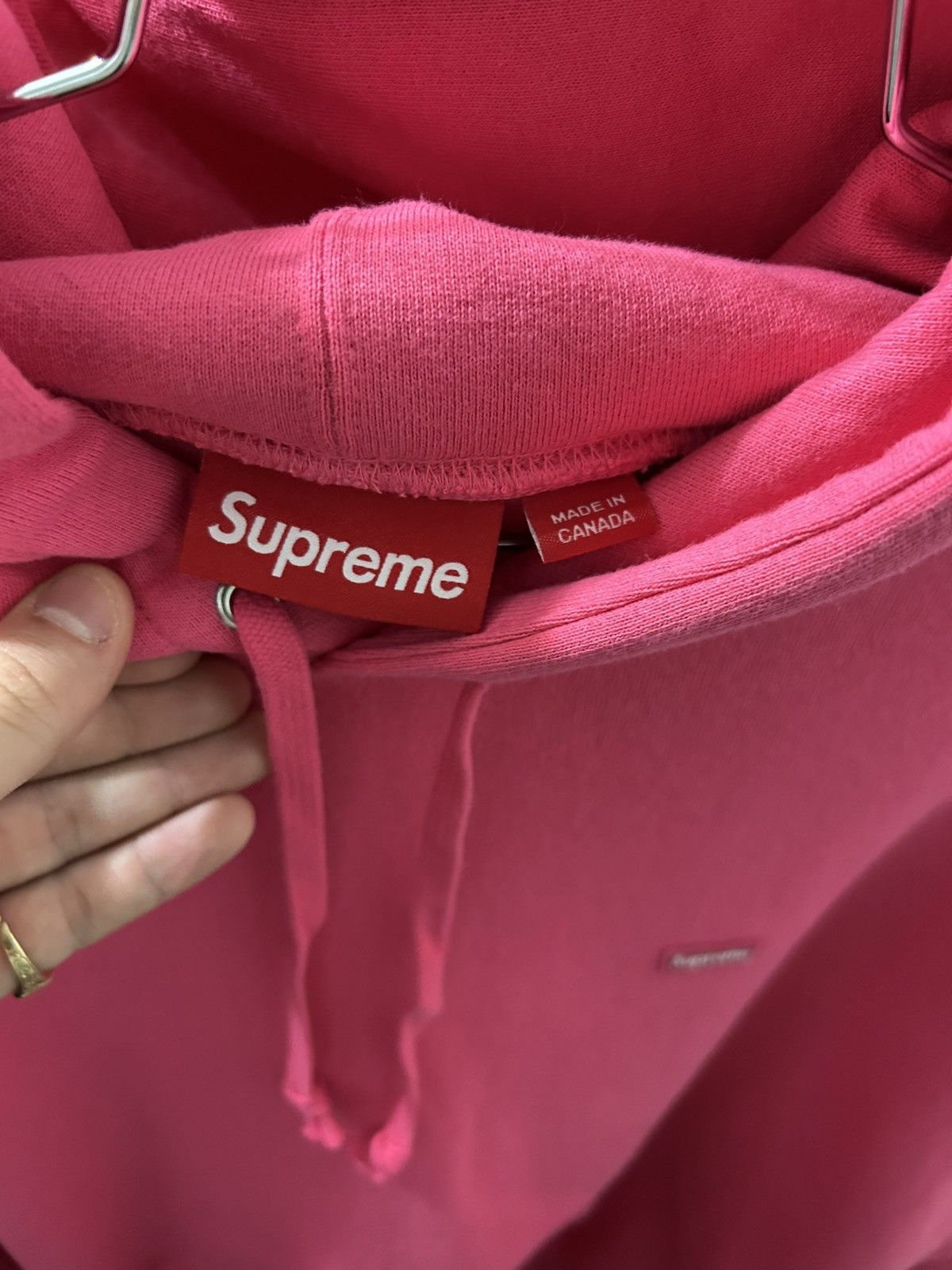 Supreme Supreme small box logo magenta hoodie size M Brand new!! Size US M / EU 48-50 / 2 - 5 Thumbnail