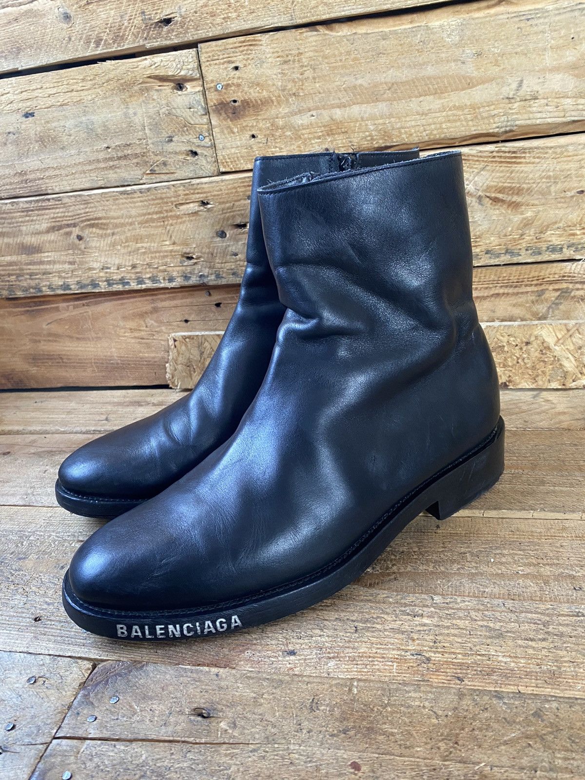 Balenciaga BB Metal Logo Rim Chelsea Square Zip Boots | Grailed display picture 2