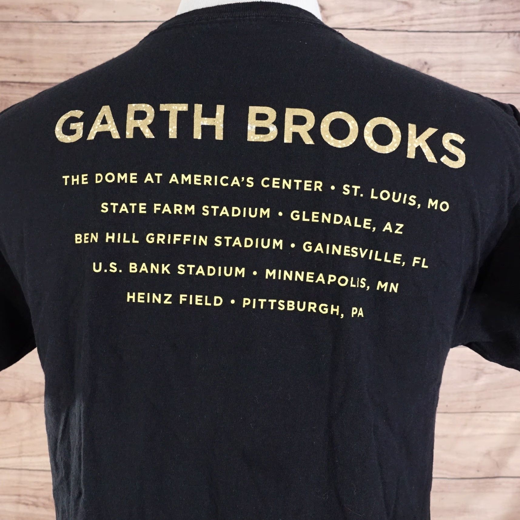 Hanes VINTAGE GARTH BROOKS STADIUM TOUR T-SHIRT UNISEX ADULT M MEDIUM BLACK GRAPHIC PRINT 90s CONCERT accents? Size US M / EU 48-50 / 2 - 6 Thumbnail