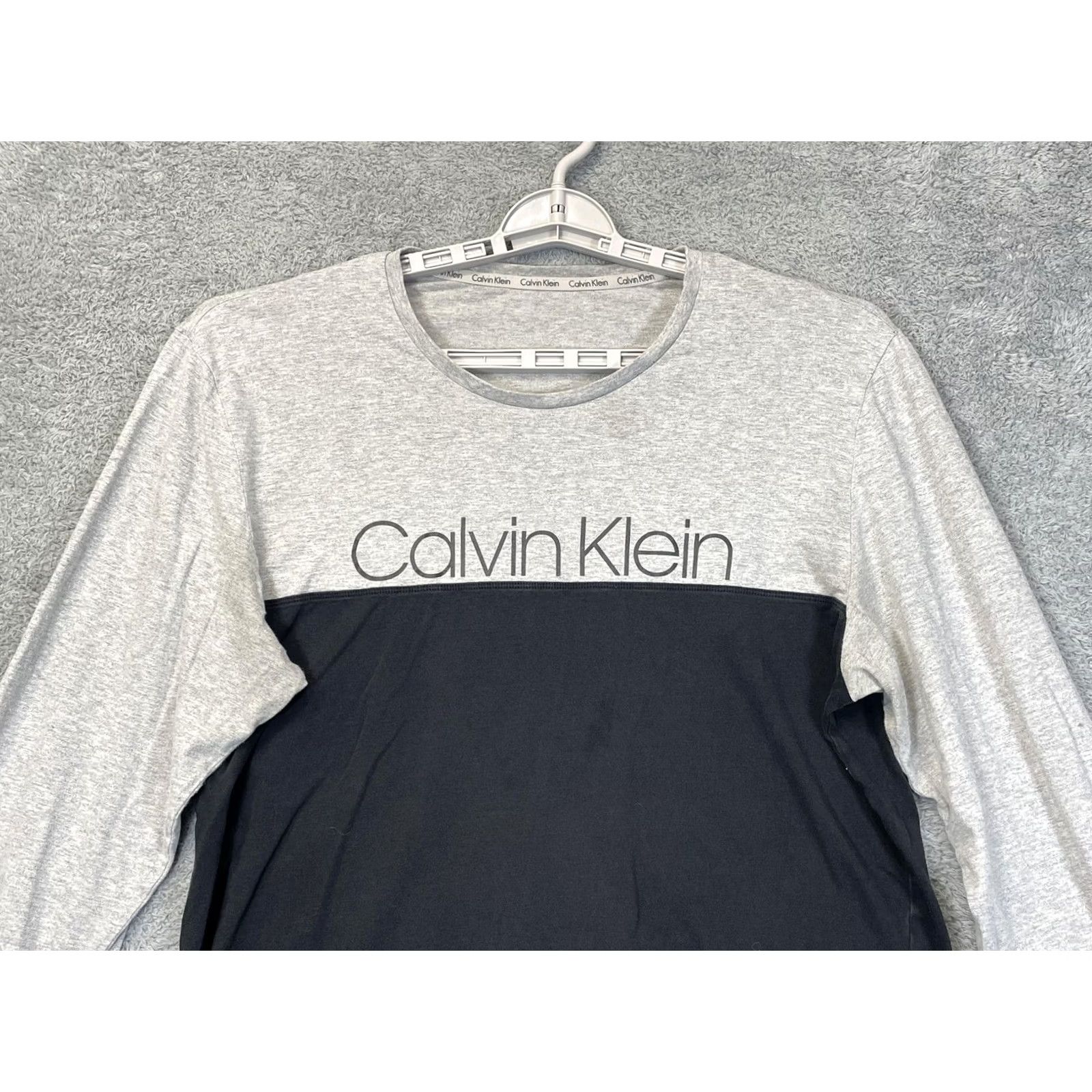 Calvin Klein Calvin Klein Shirt Men Large Gray Black Long Sleeve Colorblock Crewneck Spellout Size US L / EU 52-54 / 3 - 2 Thumbnail