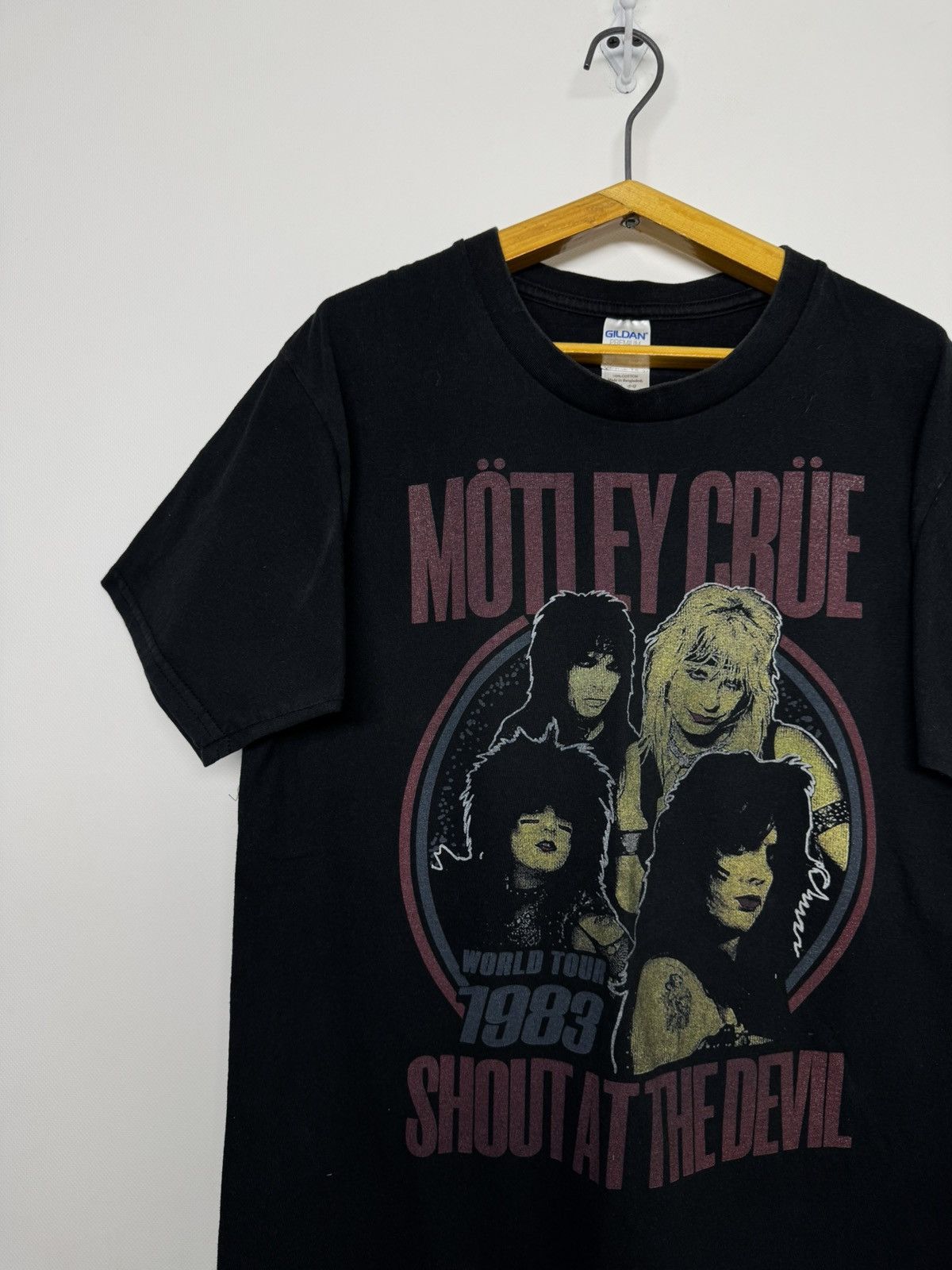 Gildan Vintage Motley Crue Shout At The Devil Rock Band T-Shirt Size US M / EU 48-50 / 2 - 6 Thumbnail