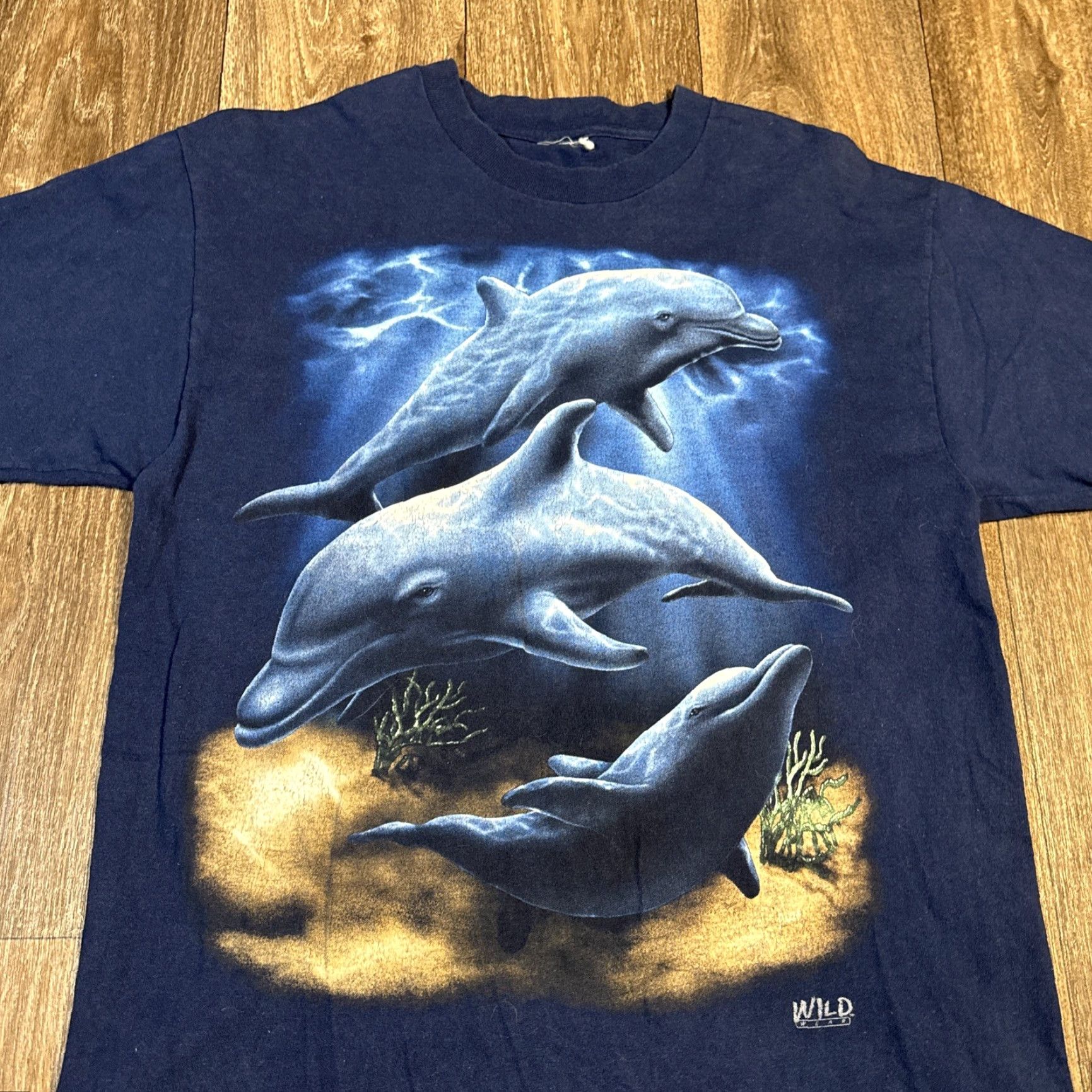 Vintage VINTAGE 90s Dolphins Ocean Fish Nature Animal T-Shirt Large Wild Wear Men L Blue Shirt 90s Mens Size US L / EU 52-54 / 3 - 3 Thumbnail