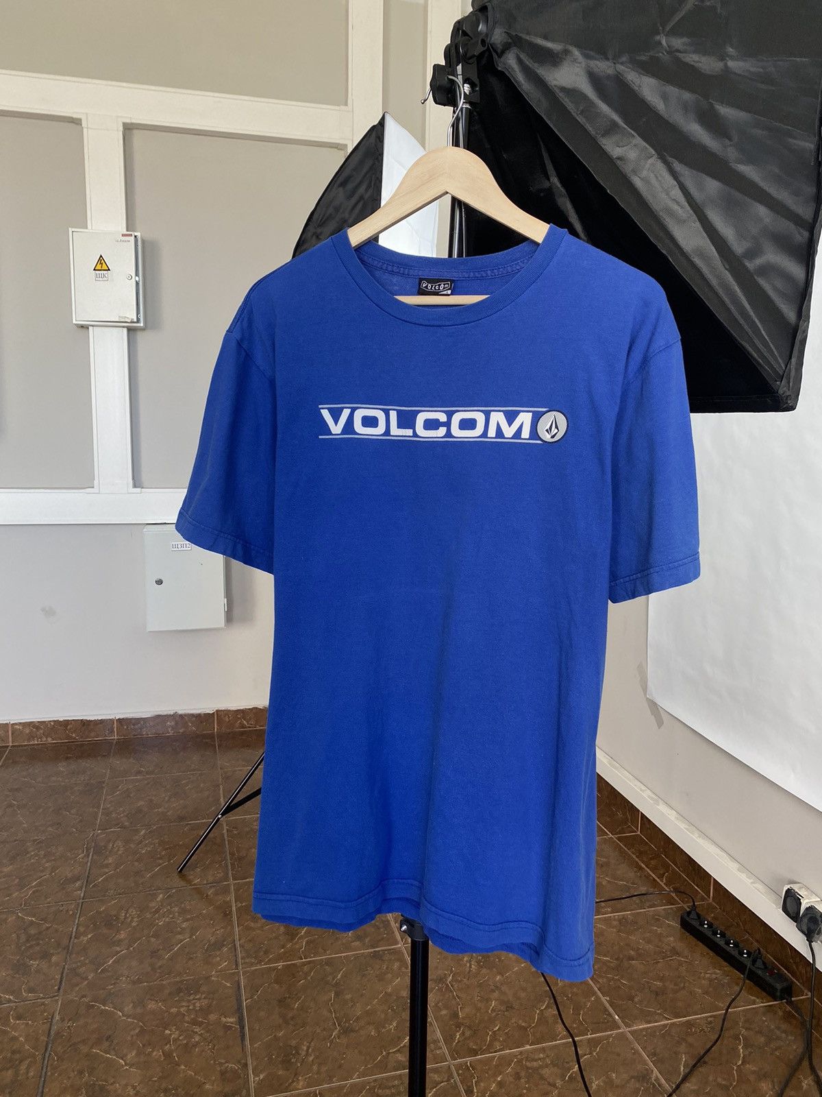 Volcom 🇺🇸 Vintage 90s Volcom Skate Center Logo T-Shirt Rare Retro Size US L / EU 52-54 / 3 - 1 Thumbnail