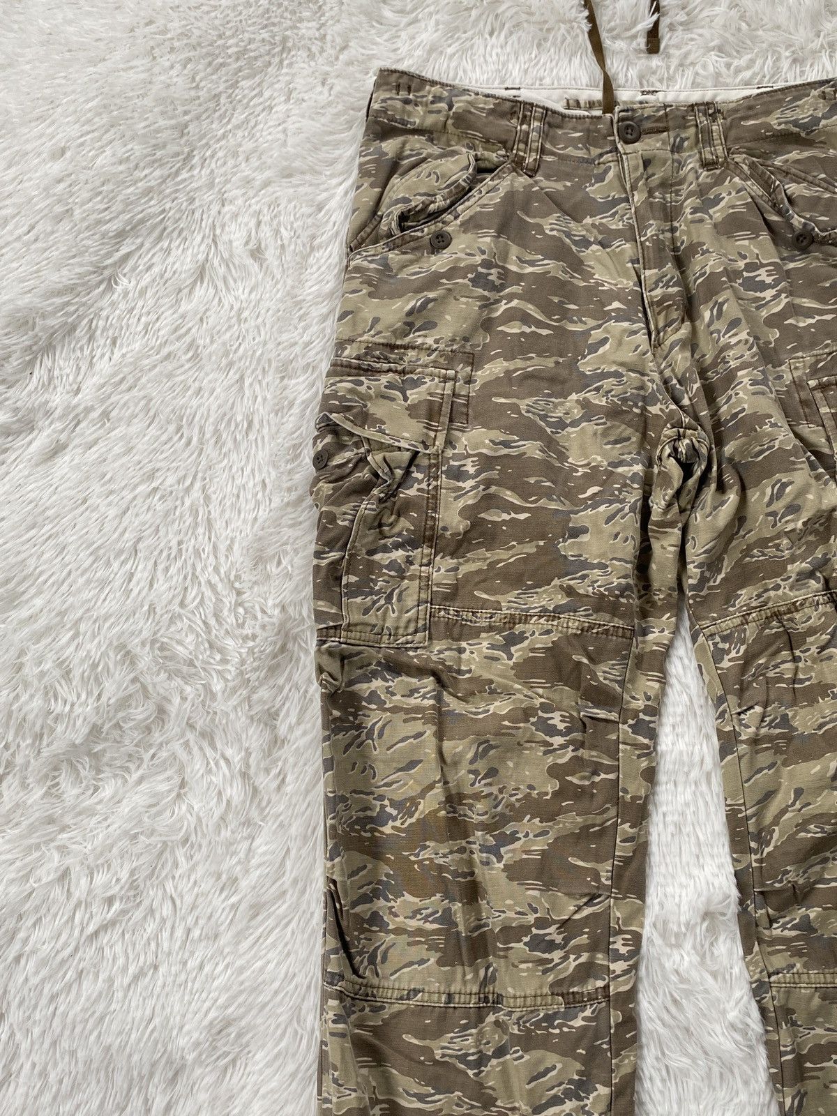 Uniqlo NICE🔥UNIQLO Tiger Stripe Camo Military Cargo pant Size US 32 / EU 48 - 2 Thumbnail