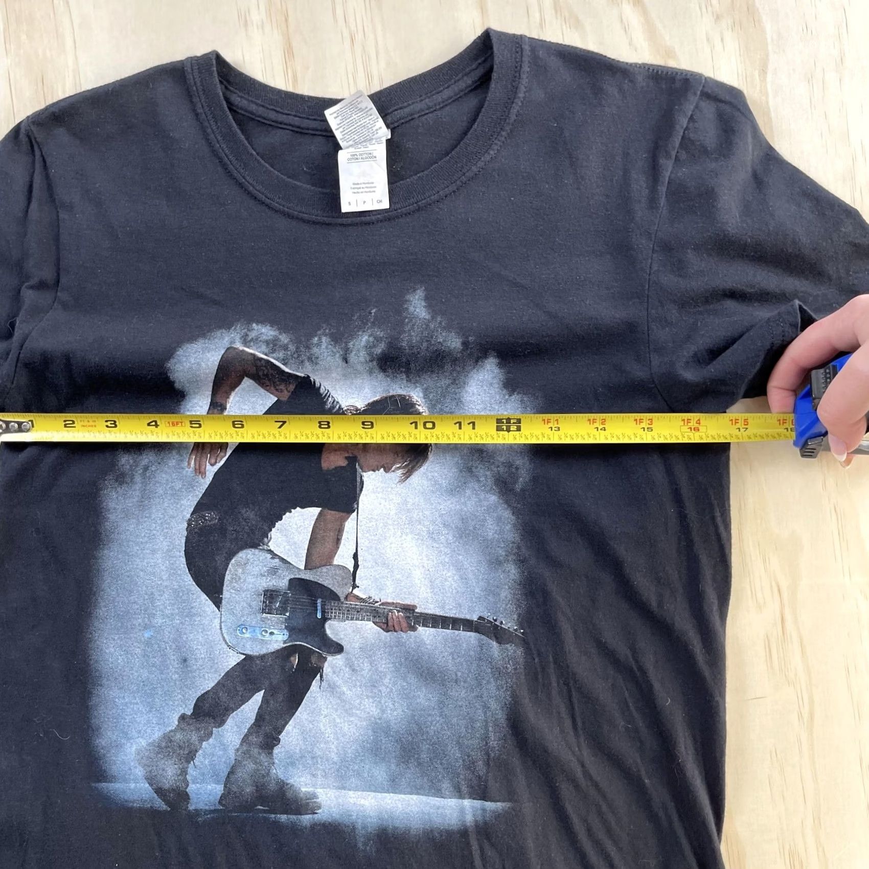 Gildan Keith Urban Graffiti U Tour 2018 Shirt Mens Small Black Concert Graphic T-Shirt Size US S / EU 44-46 / 1 - 7 Thumbnail