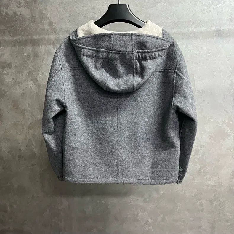Louis Vuitton Louis Vuitton Grey solid fitted hooded reversible zip-up l Size XS / US 0-2 / IT 36-38 - 7 Thumbnail