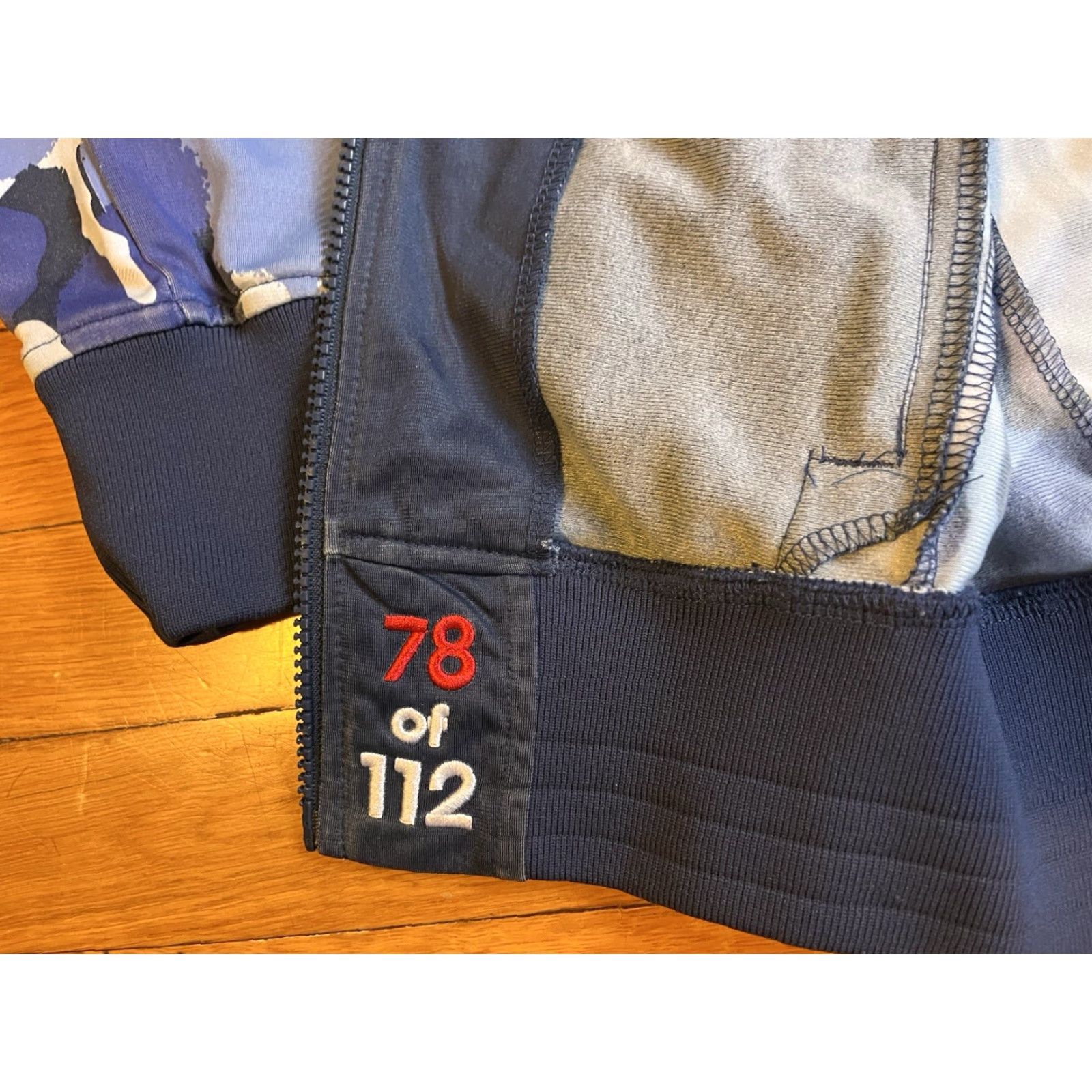 Vintage VINTAGE Kid Robot Camo Sweatshirt Men’s Medium Blue Full Zip Sweatshirt M Blue Camouflage Embroidered Logo Hooded Pockets Mens 78/112 Size US M / EU 48-50 / 2 - 7 Thumbnail