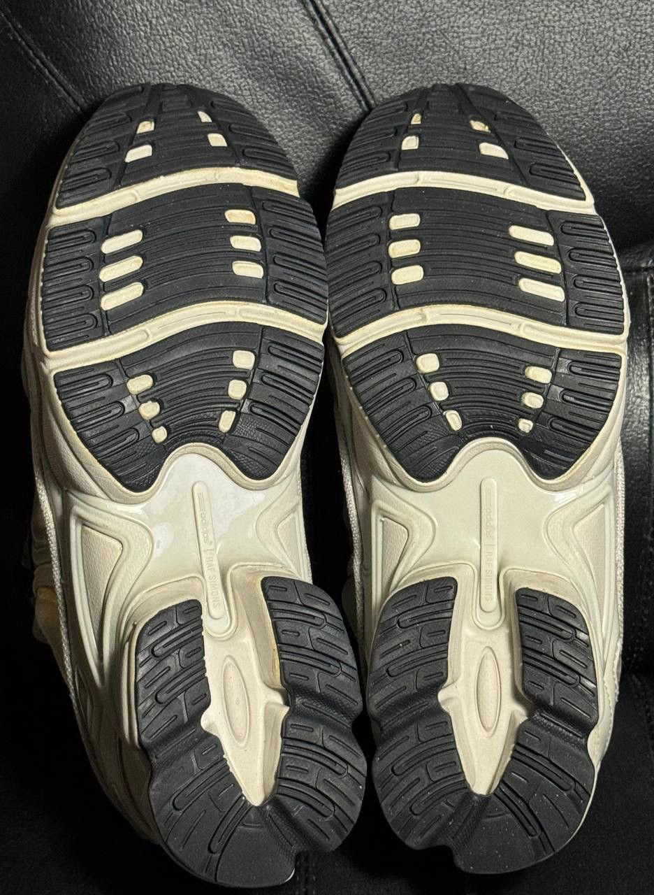 Adidas × Raf Simons 10us Adidas Raf Simons Ozweego Cream white Size US 10 / EU 43 - 9 Thumbnail