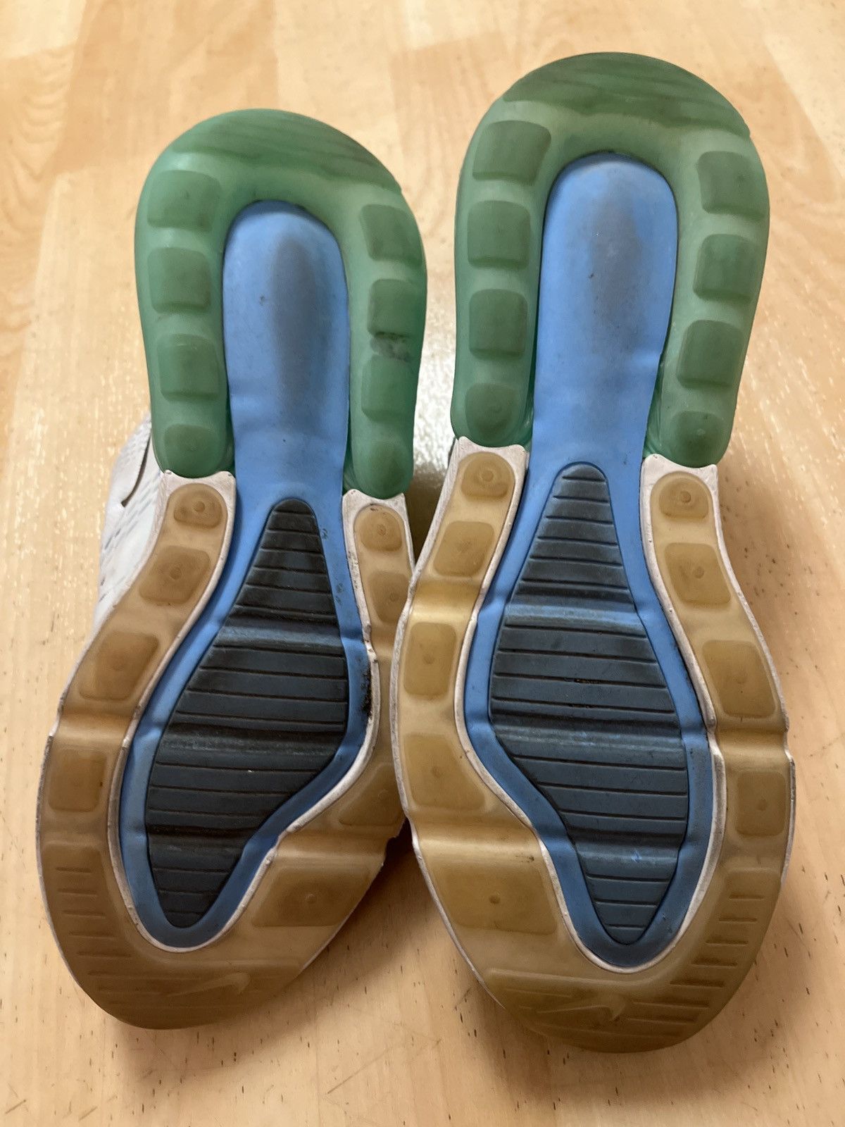 Nike Air Max 270 Size US 11 / EU 44 - 5 Thumbnail