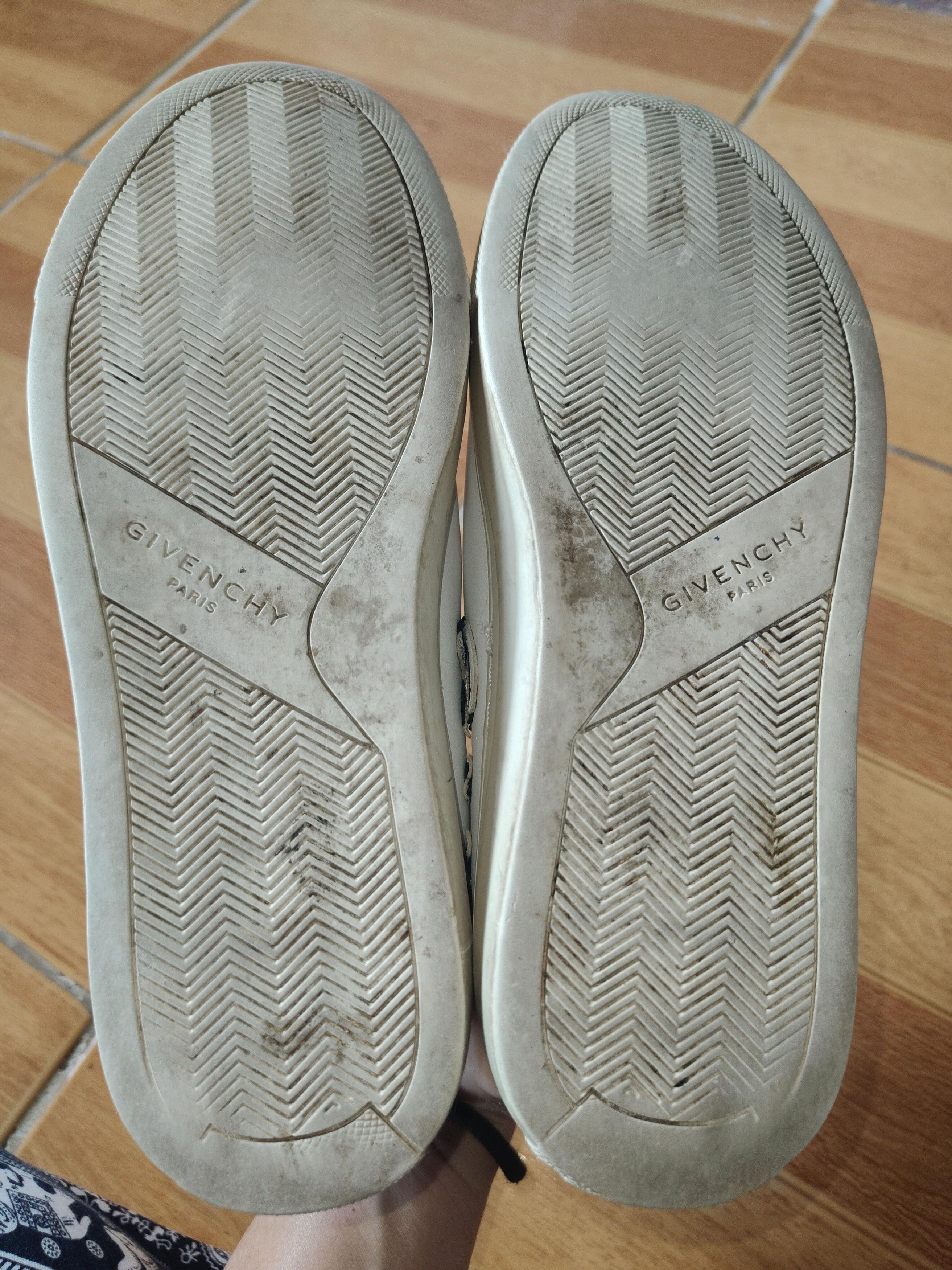 Givenchy Givenchy reverse name low top sneakers Size US 6 / IT 36 - 12 Thumbnail