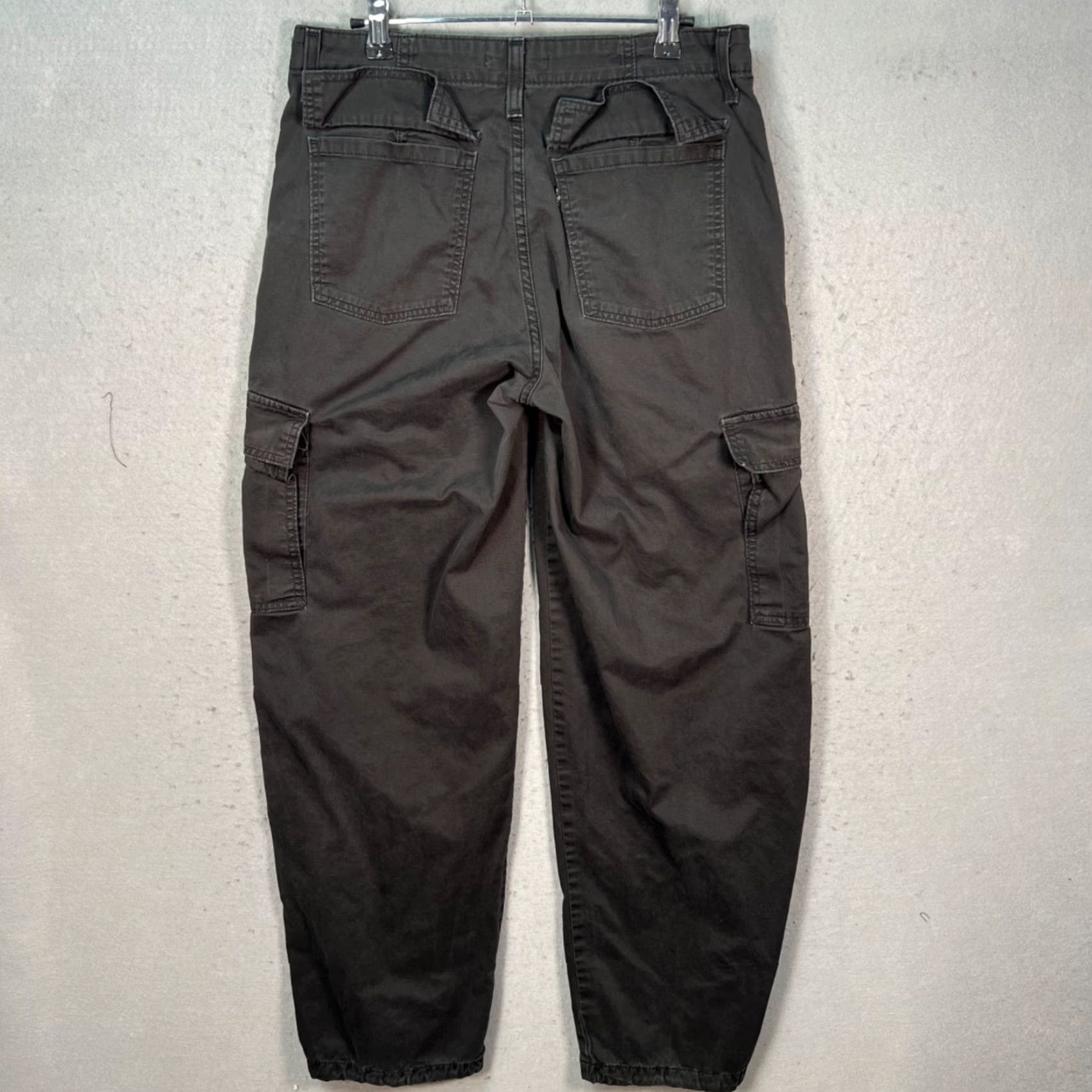 Levi's Levis 94 Baggy Womens Size 28 Cargo Pants Dark Gray Straight Leg Cotton Size 28" / US 6 / IT 42 - 2 Thumbnail