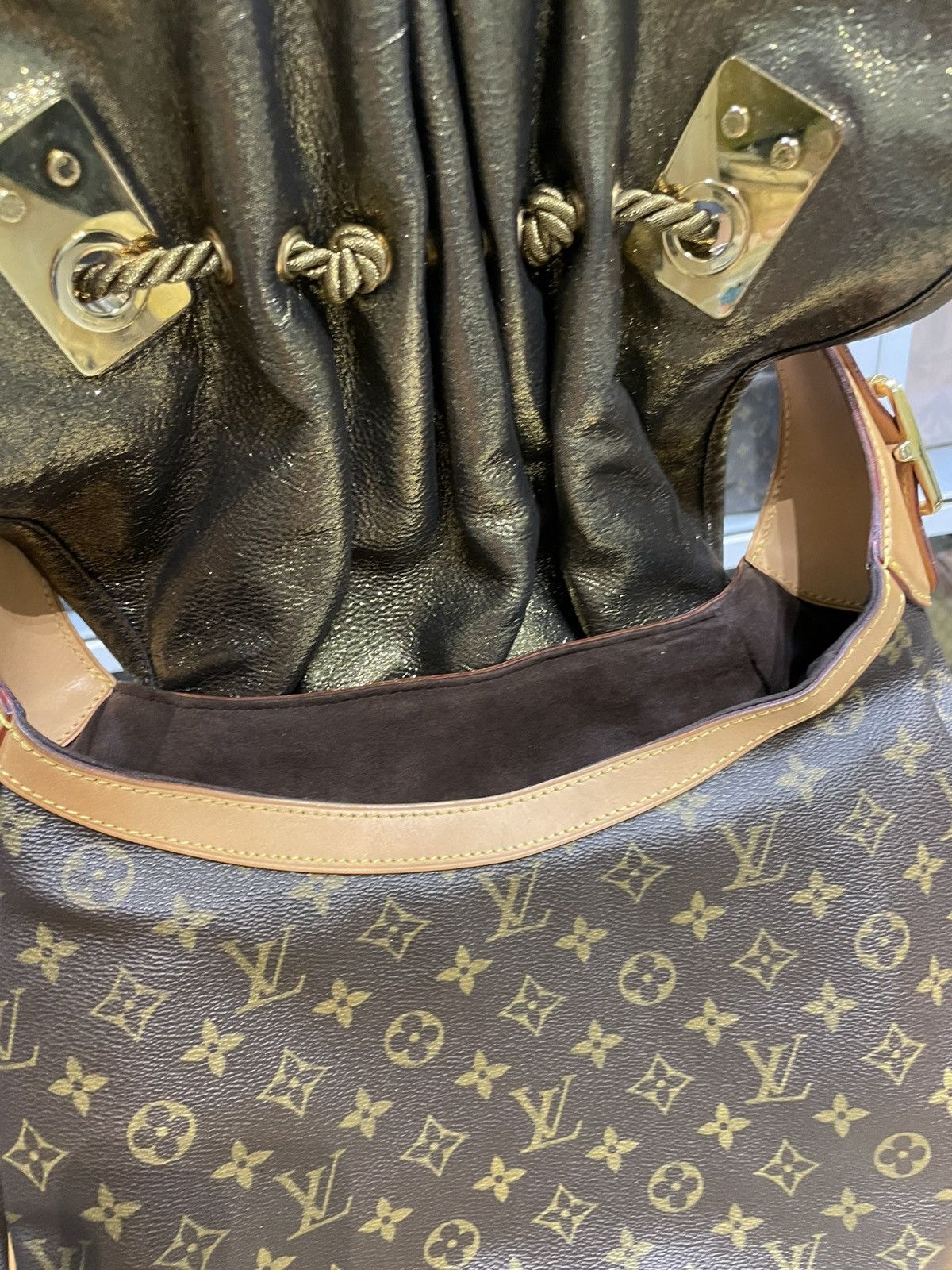 Louis Vuitton AUTHENTIC LOUIS VUITTON LIMITED EDITION KALAHARI GM Size ONE SIZE - 16 Thumbnail