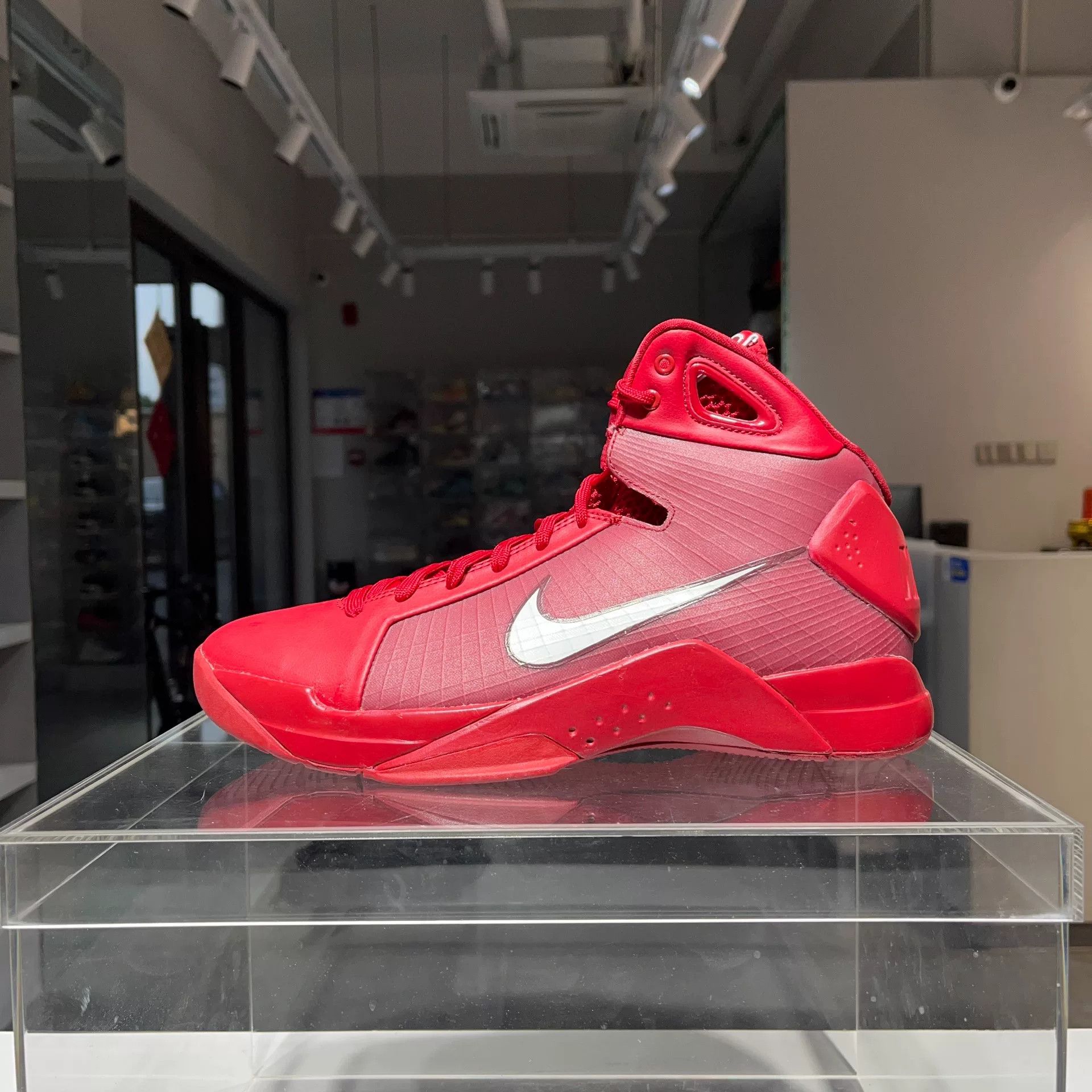 Nike Nike Red Lowtop Sneakers 44 Men Size US 10.5 / EU 43-44 - 1 Thumbnail