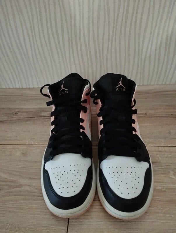Jordan Brand Nike Jordan 1 Retro Mid Crimson Tint size 41 Size US 11 / IT 41 - 4 Thumbnail