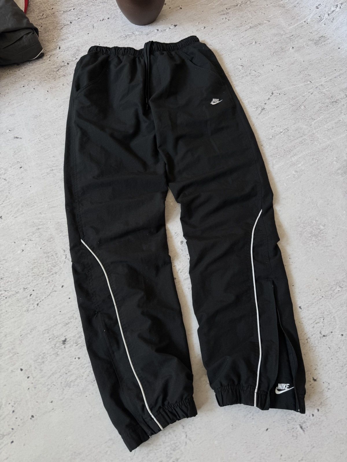 Nike × Vintage NIKE AIR MAX NYLON VINTAGE Y2K BAGGY FIT PANTS SWEATPANTS Size US 32 / EU 48 - 1 Thumbnail