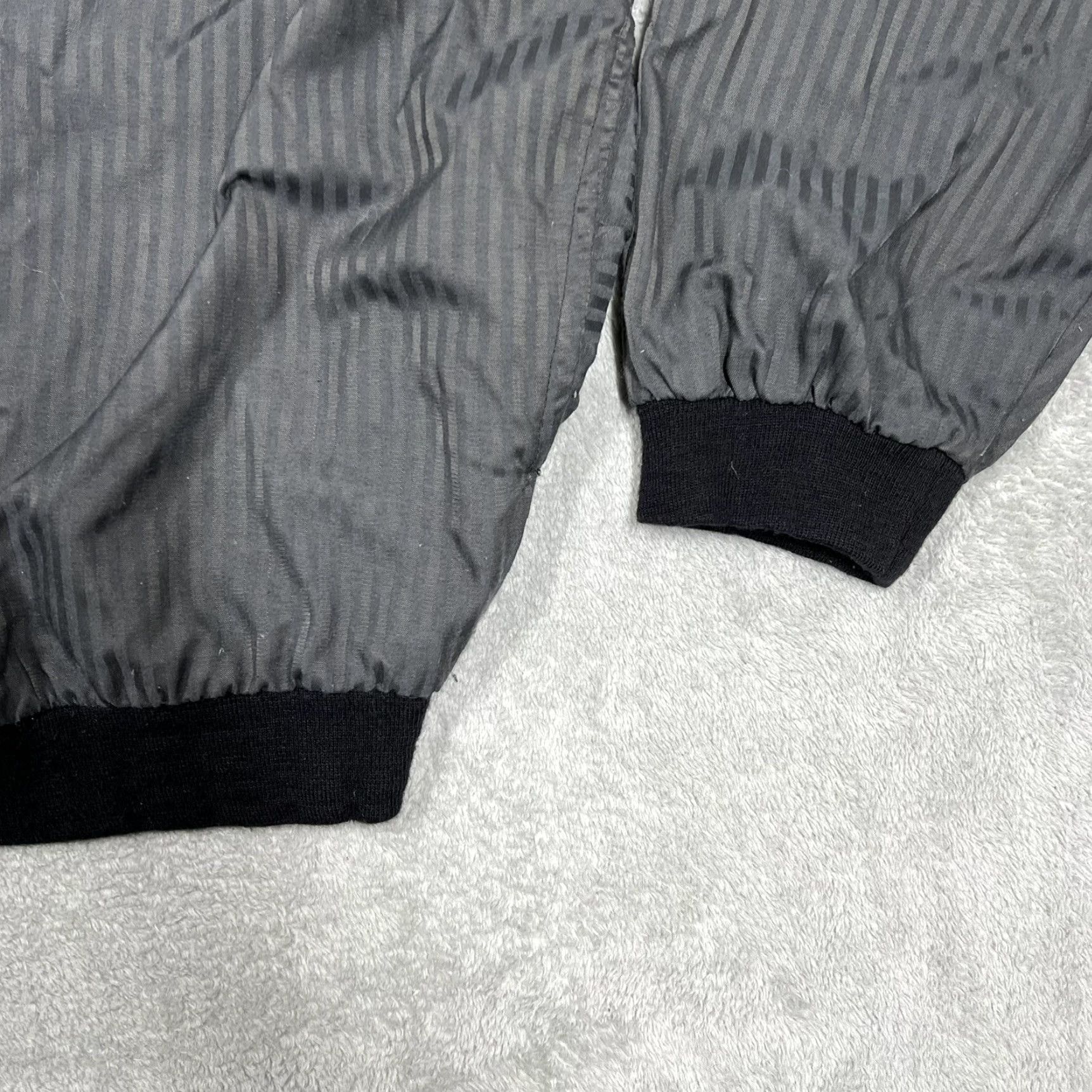 Vintage Sunderlands Mens Classic Pullover Crewneck Sweater Size Large Striped Black Gray Size US L / EU 52-54 / 3 - 2 Thumbnail