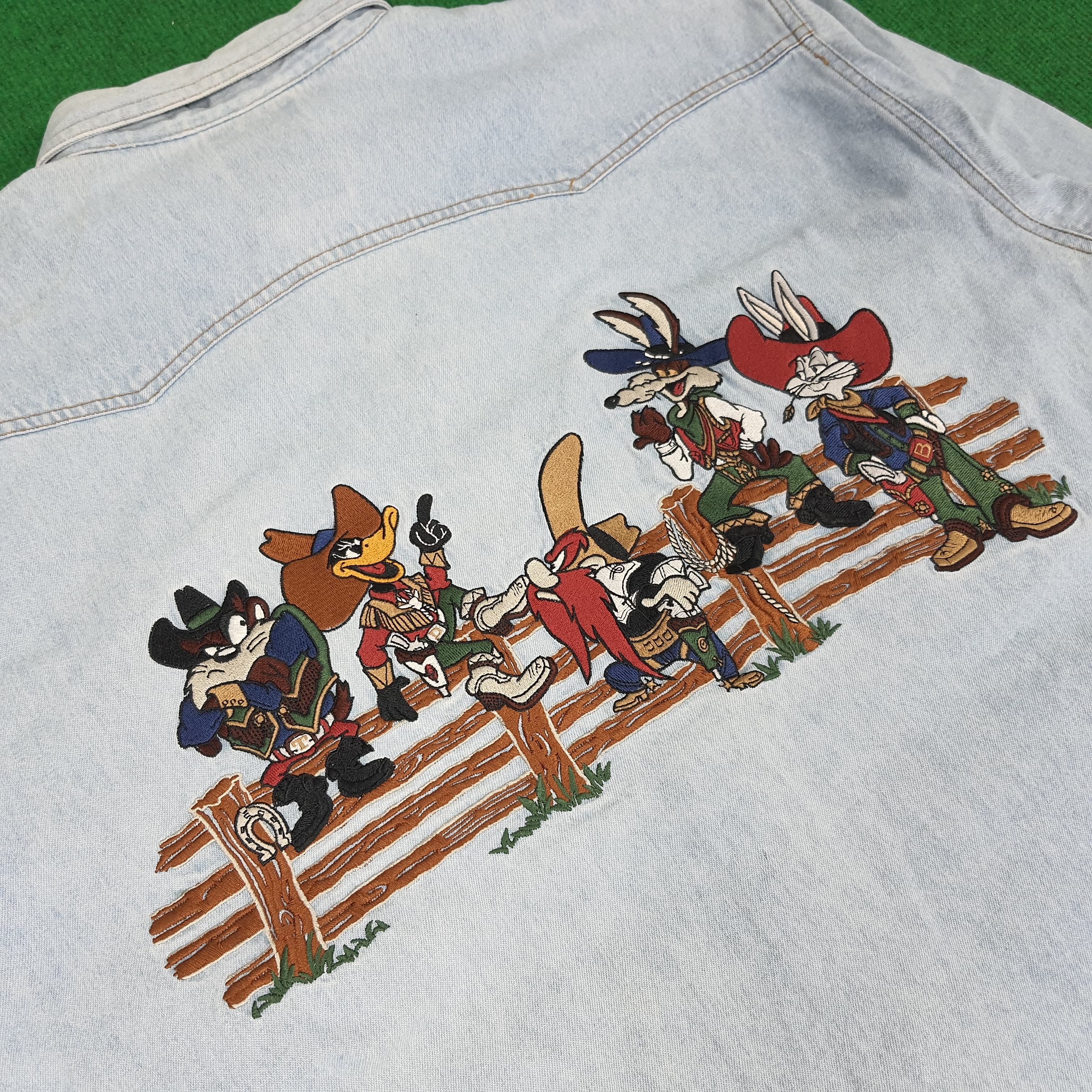Vintage × Warner Bros Vintage Looney Tunes Classics Wild West Embroidery Shirt Size US L / EU 52-54 / 3 - 2 Thumbnail