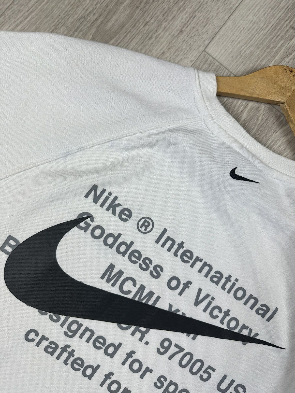 Nike Nike International Goddess of Victory Sweatshirt Big Logo Size US L / EU 52-54 / 3 - 4 Thumbnail