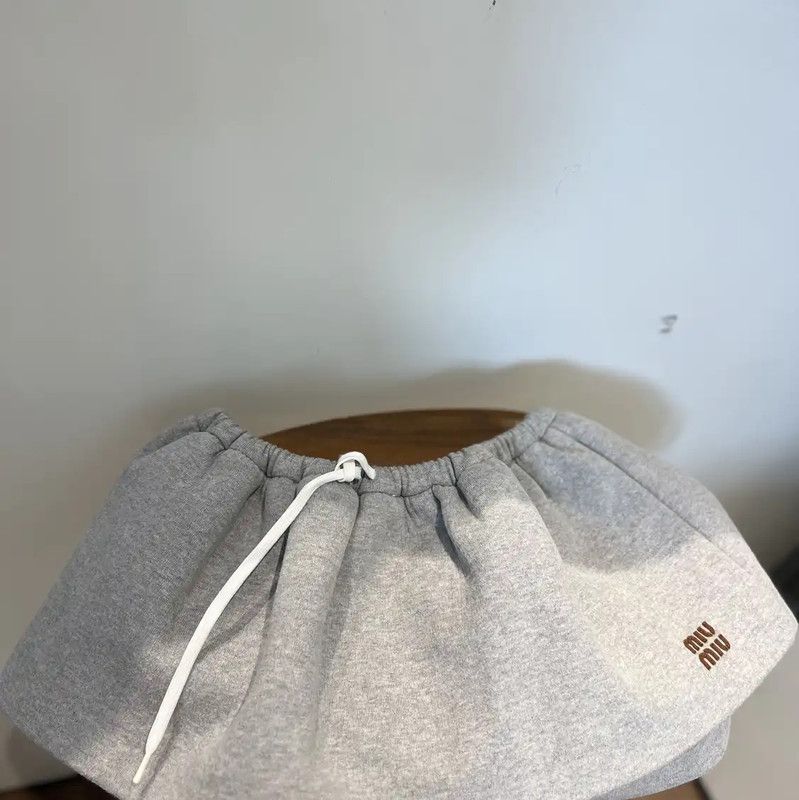 Miu Miu Miu Miu Women's Gray Casual Shorts 0089 Size 28" / US 6 / IT 42 - 1 Thumbnail