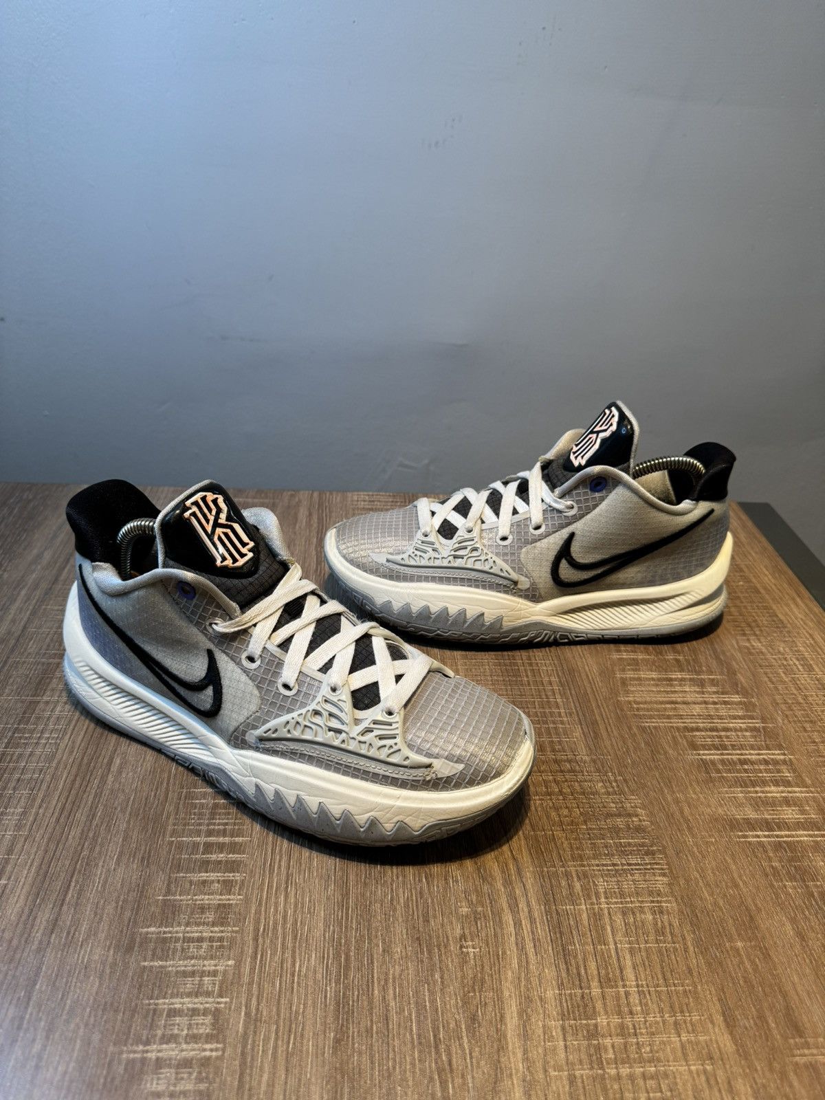 Nike Nike Kyrie 4 Low Size 7 Gray Fog Athletic Basketball Shoes Size US 7 / EU 40 - 2 Thumbnail