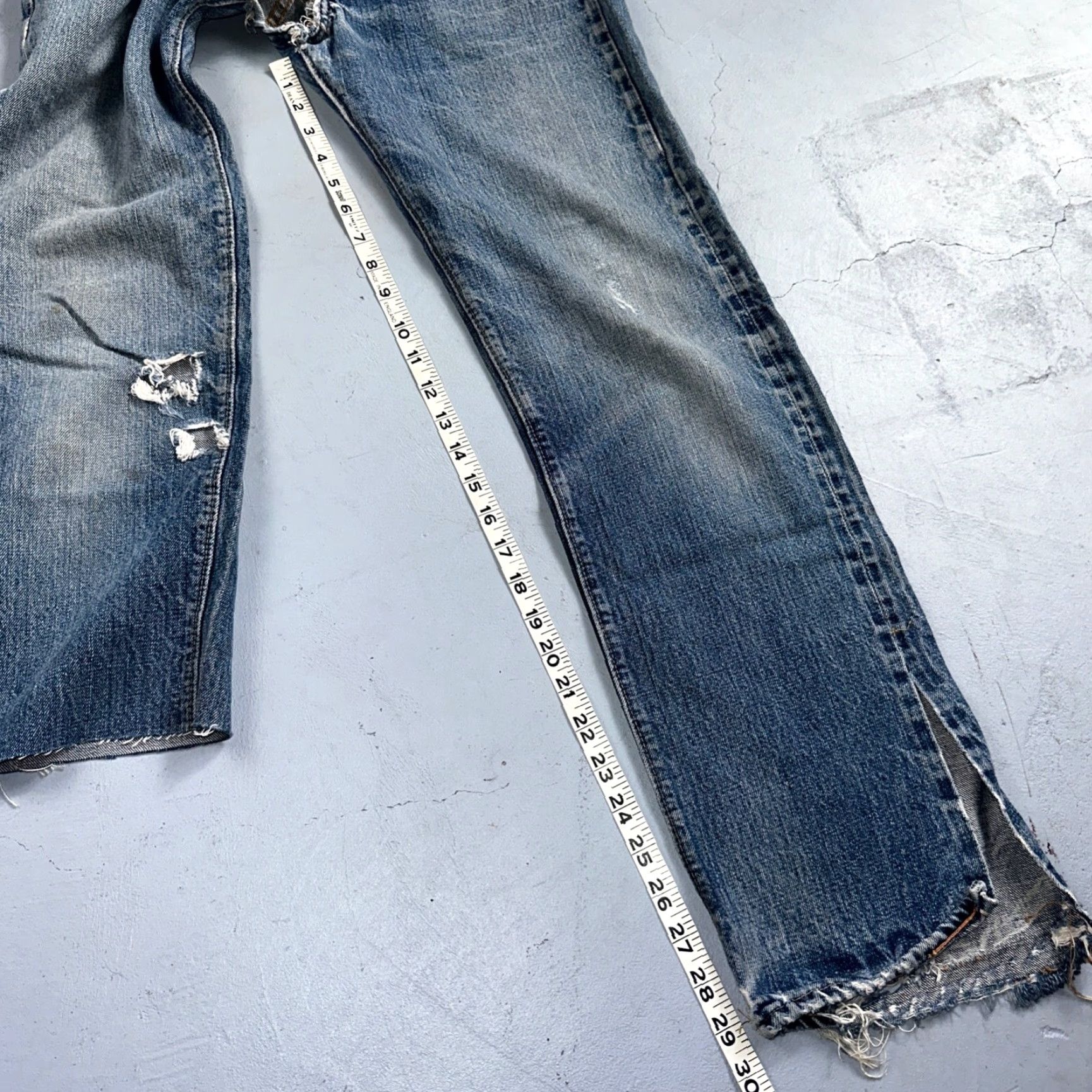 Levi's VINTAGE Levi's 501 XX Jeans 70s Redline Selvedge VTG 30x34 34 Inseam Blue Denim Distressed Button Fly Straight Mens Size US 30 / EU 46 - 5 Thumbnail