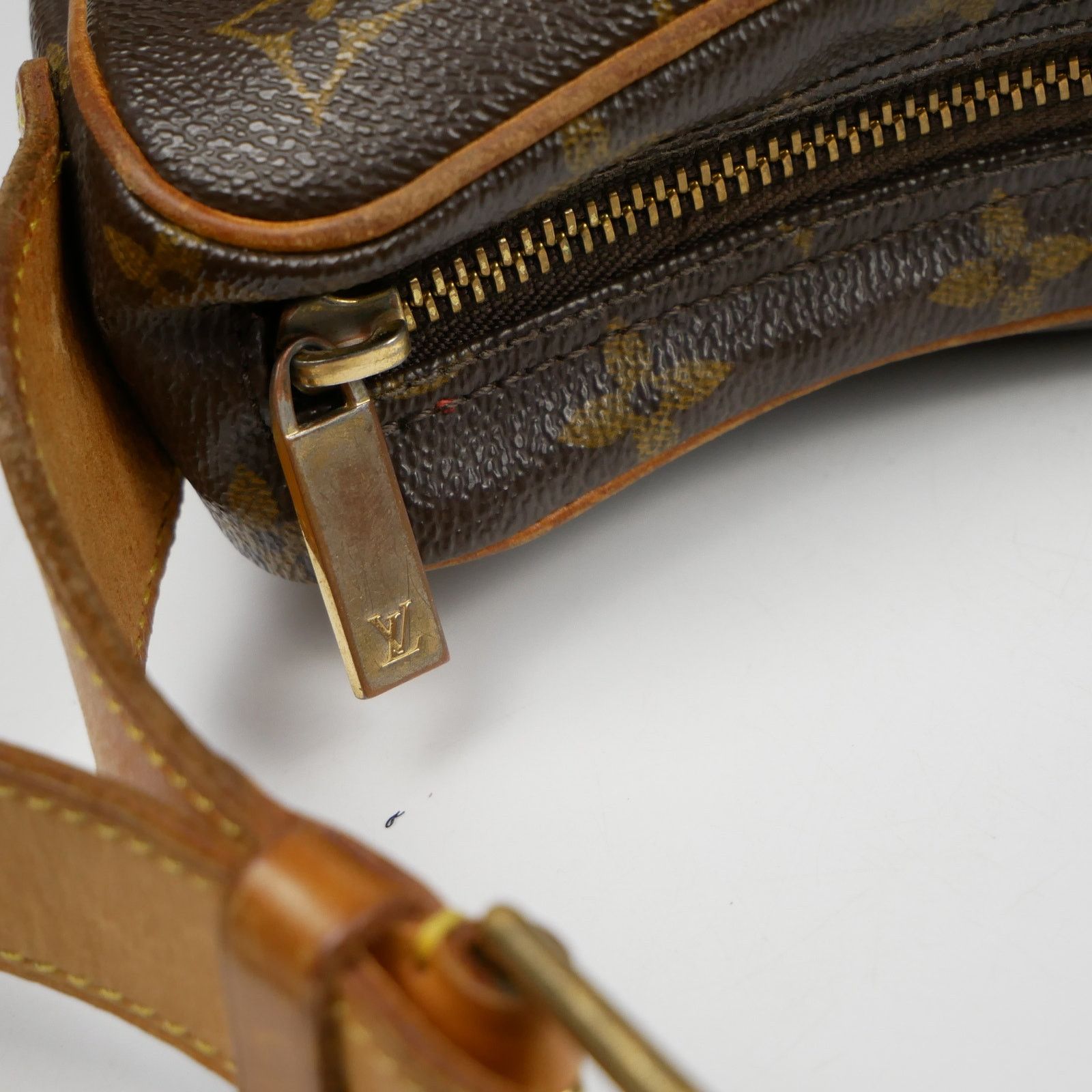 Louis Vuitton Louis Vuitton Croissant MM Bag Size ONE SIZE - 9 Thumbnail