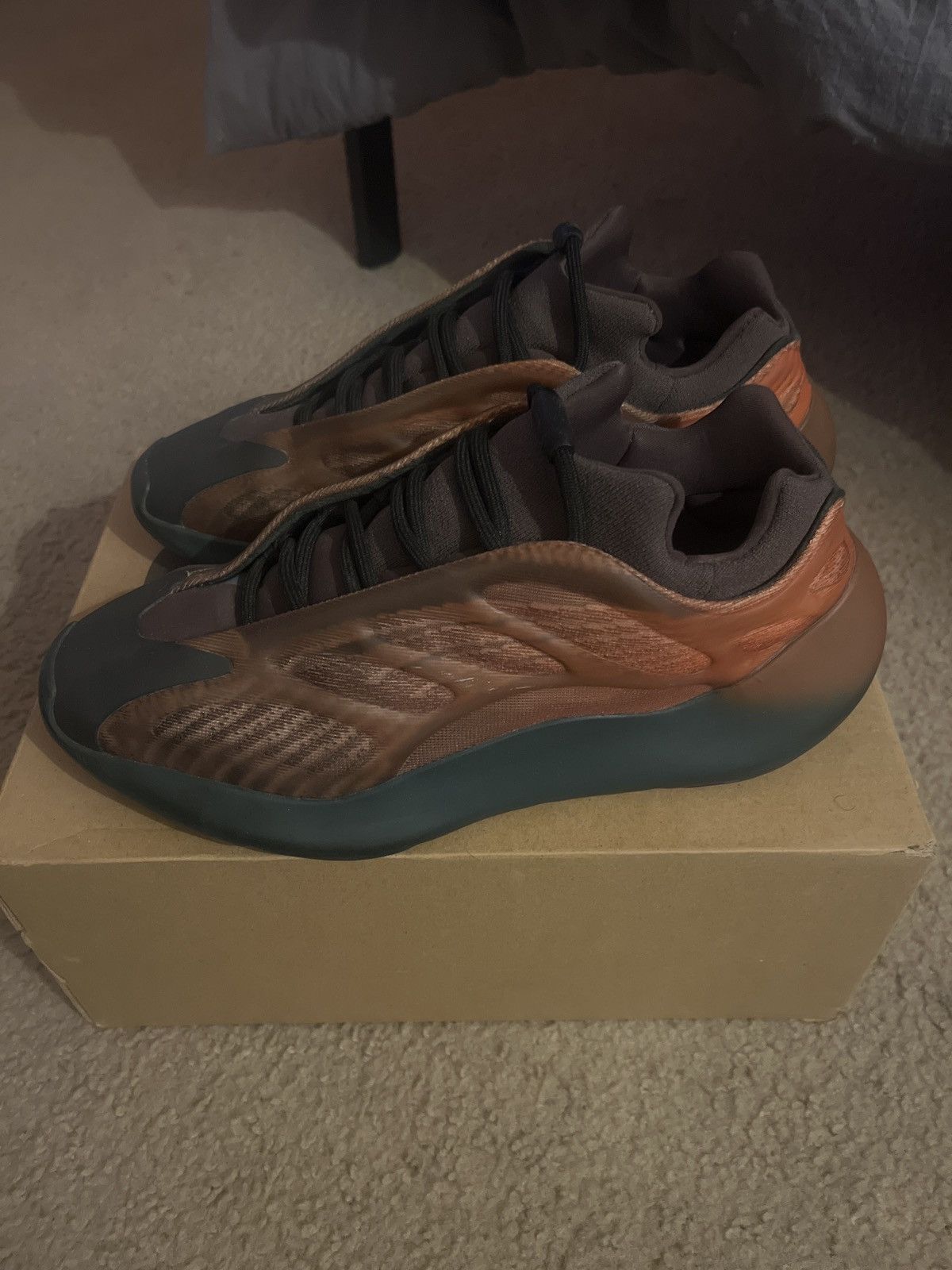 Yeezy Adidas Yeezy 700 V3 copper fade Size US 9.5 / EU 42-43 - 3 Thumbnail