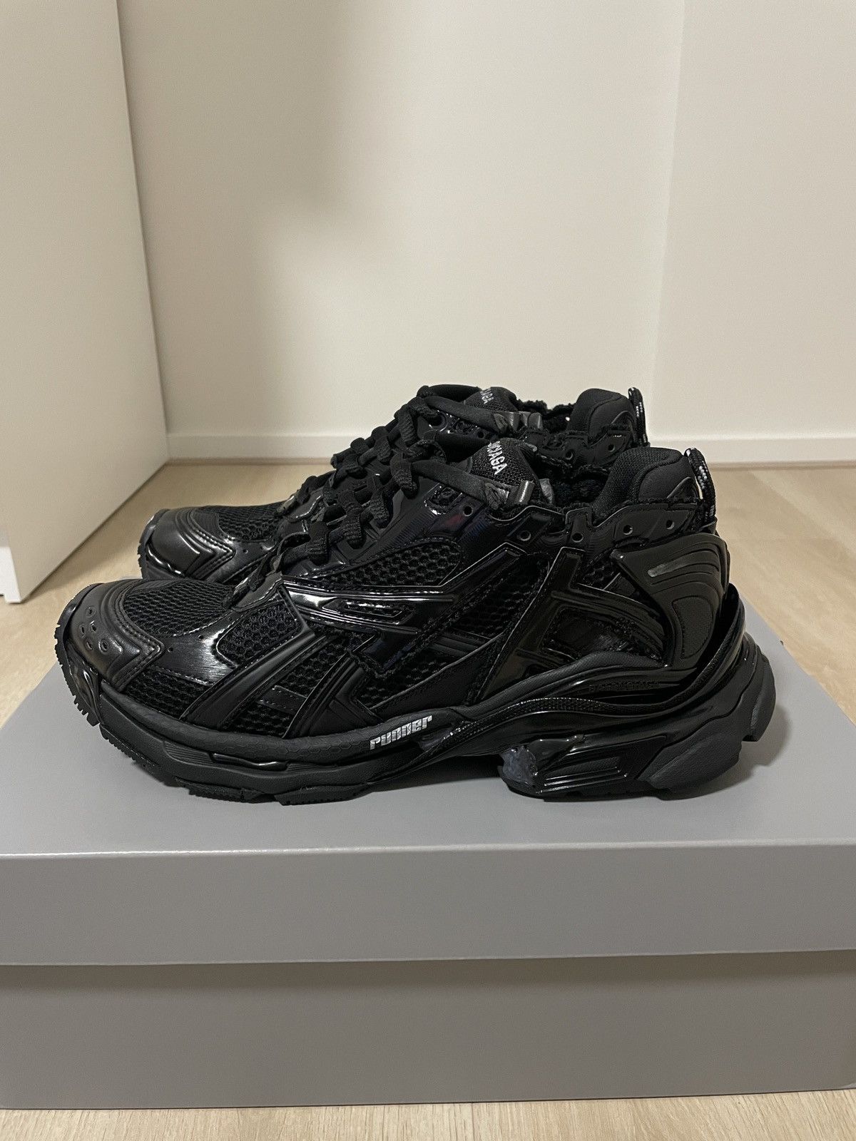 balenciaga race runner triple black