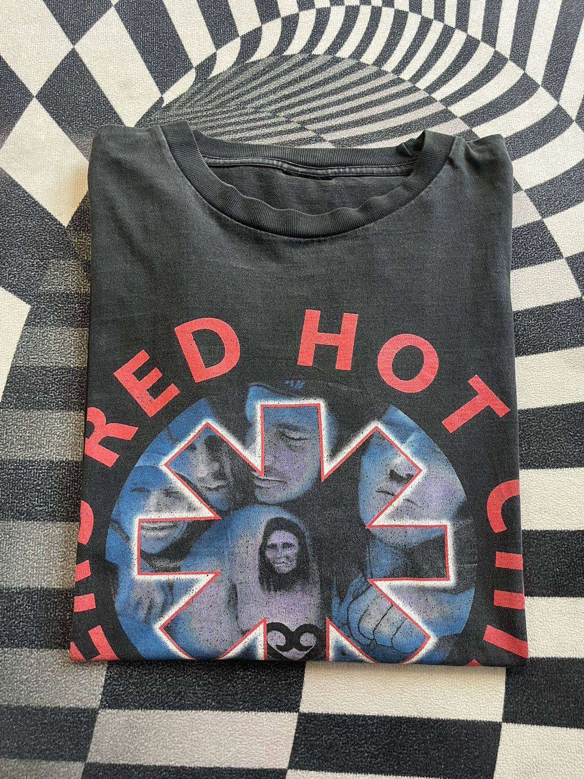 Band Tees Vintage RED HOT CHILI PEPPERS 90’s Band Tshirt Size US XL / EU 56 / 4 - 1 Thumbnail