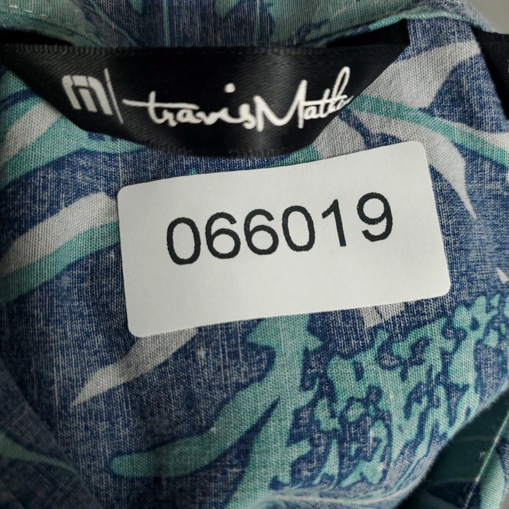 TravisMathew Travis Mathew Shirt Mens Large Blue Reverse Print Button Up Short Sleeve Size US L / EU 52-54 / 3 - 7 Thumbnail