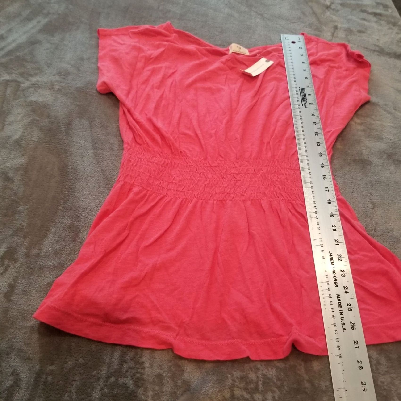Anthropologie Anthropologie T. La Women's Shirred Waist Blouse Shirt L Pink Red Solid Short Sleeve Buy New with Tags Size L / US 10 / IT 46 - 6 Thumbnail