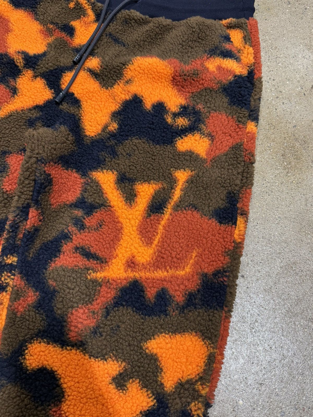 Louis Vuitton Louis Vuitton Camo Fleece Pants NEW 2000$ Size US 34 / EU 50 - 2 Thumbnail