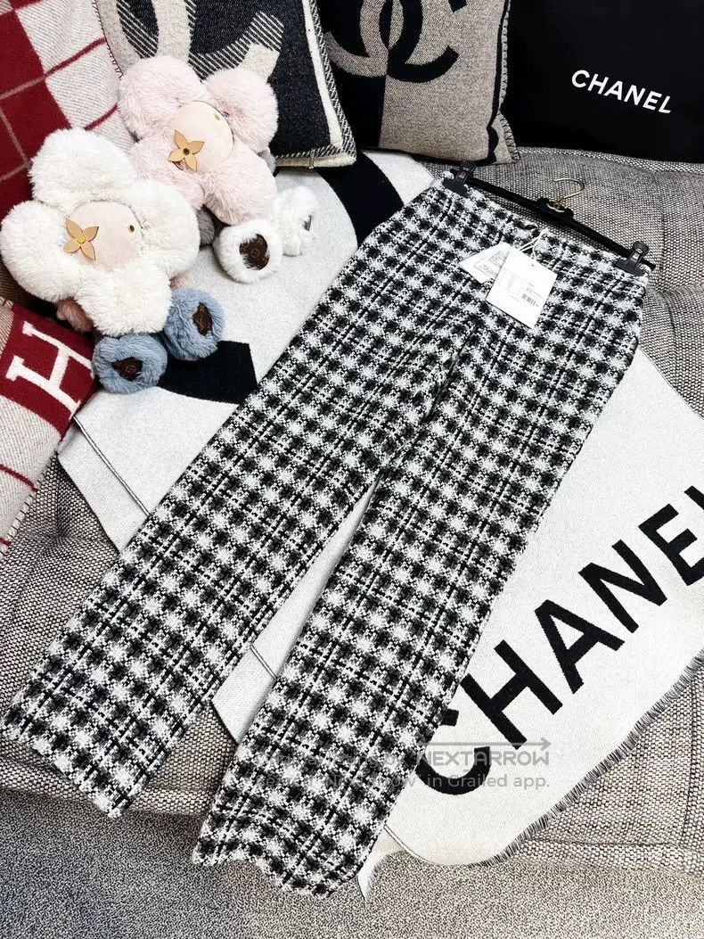 Chanel Chanel 21B black and white checkered tweed trousers Size 42" / US 20 - 7 Thumbnail