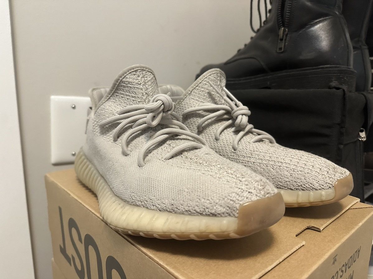Yeezy Yeezy boost tan Size US 10.5 / EU 43-44 - 1 Thumbnail