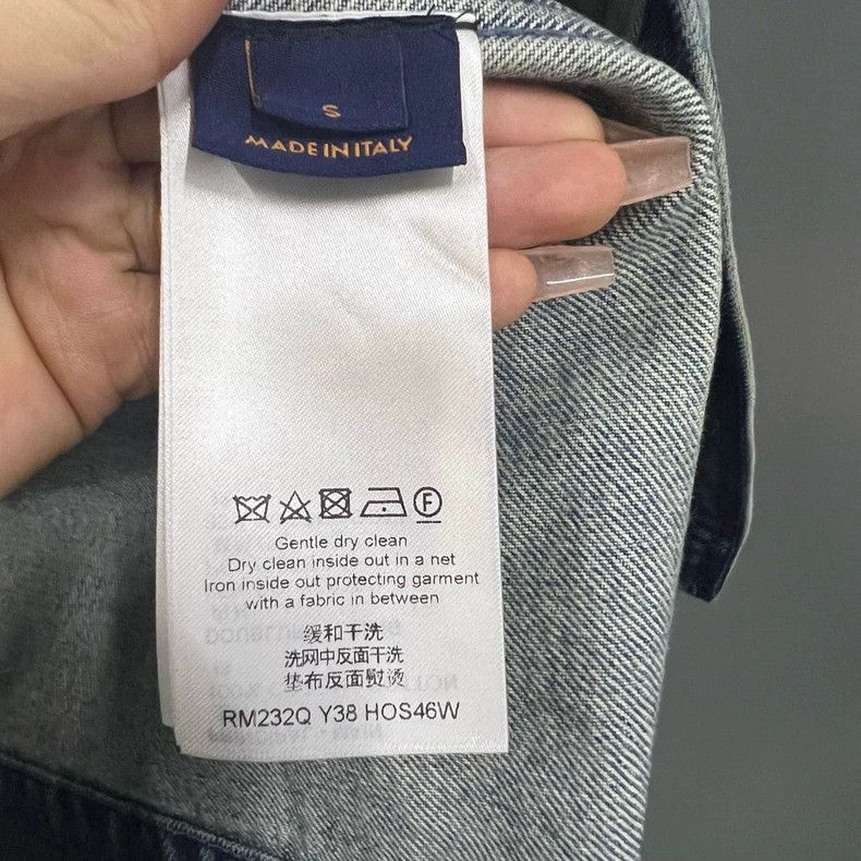 Louis Vuitton Louis Vuitton Blue brand logo embossed denim shirt 2501-Nex Size US S / EU 44-46 / 1 - 5 Thumbnail