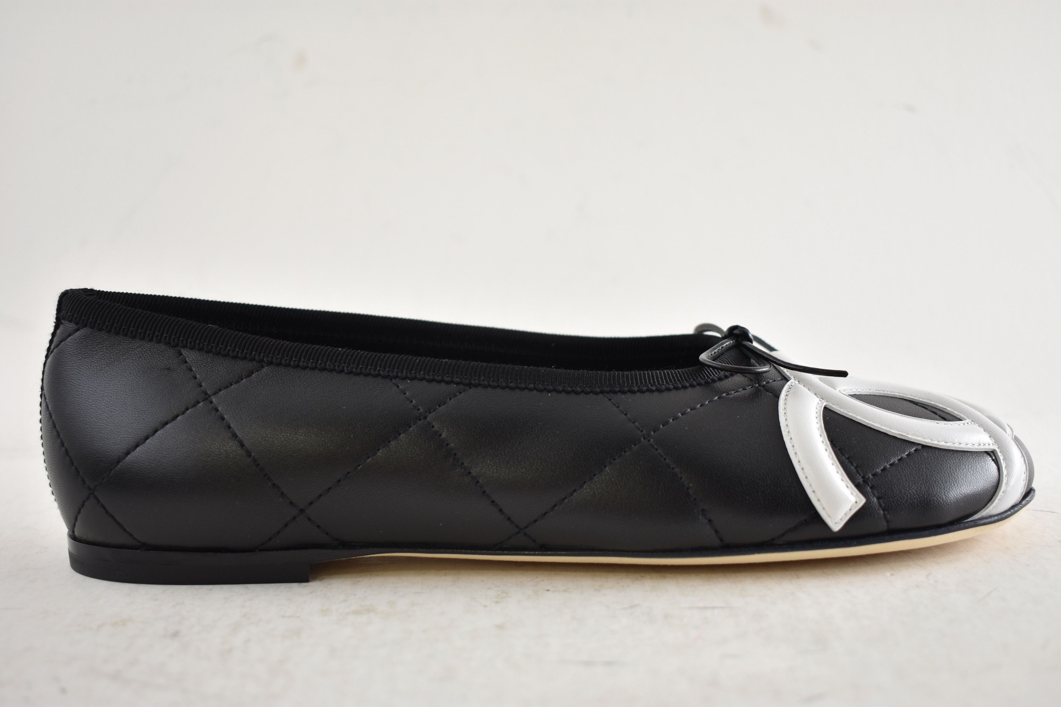 Chanel 26M Coco Beach Cambon White CC XL Ballet Ballerina Flat 37 Size US 7 / IT 37 - 3 Thumbnail