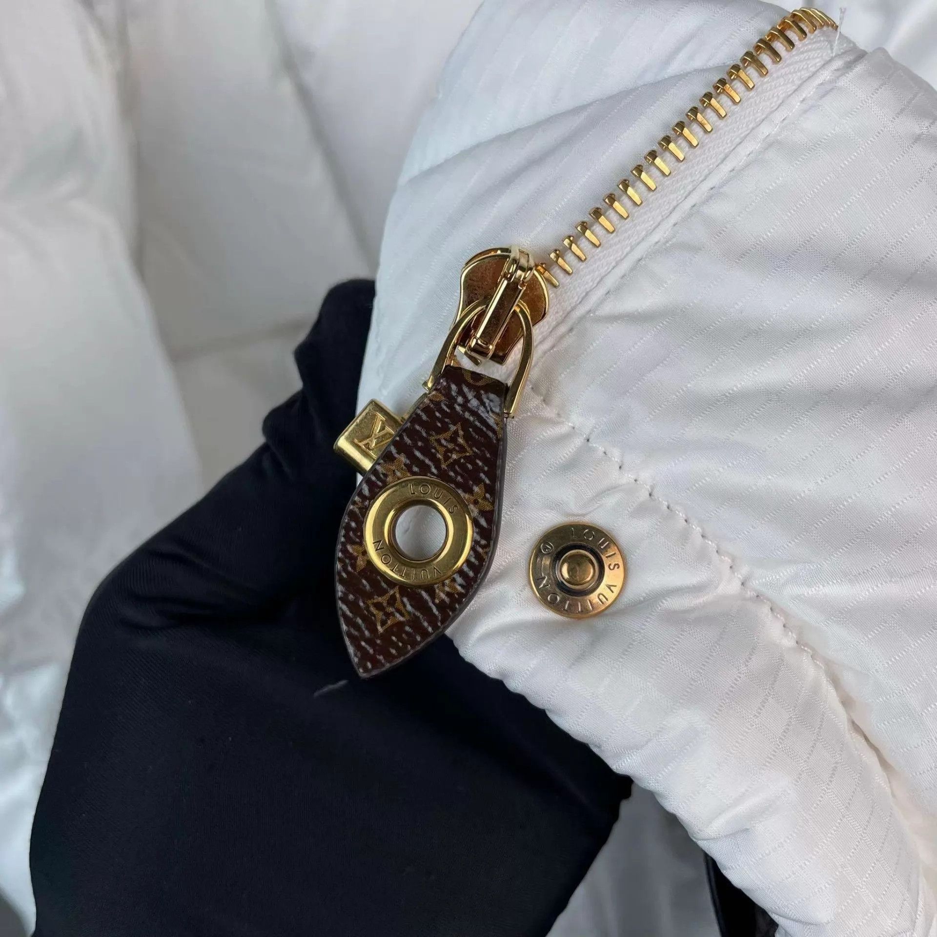 Louis Vuitton LV puffer jacket 34 white Size XS / US 0-2 / IT 36-38 - 8 Thumbnail