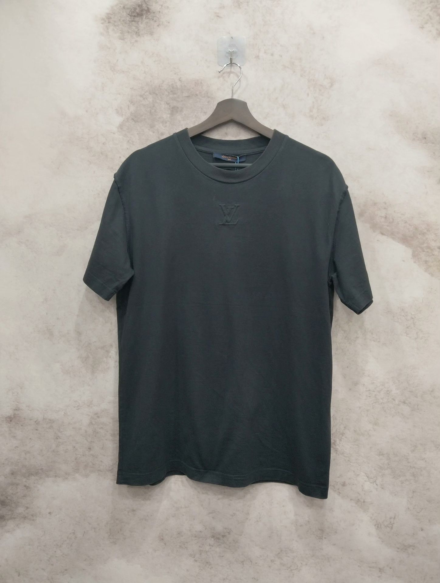 Louis Vuitton Louis Vuitton T-Shirt M Men Size US M / EU 48-50 / 2 - 1 Thumbnail
